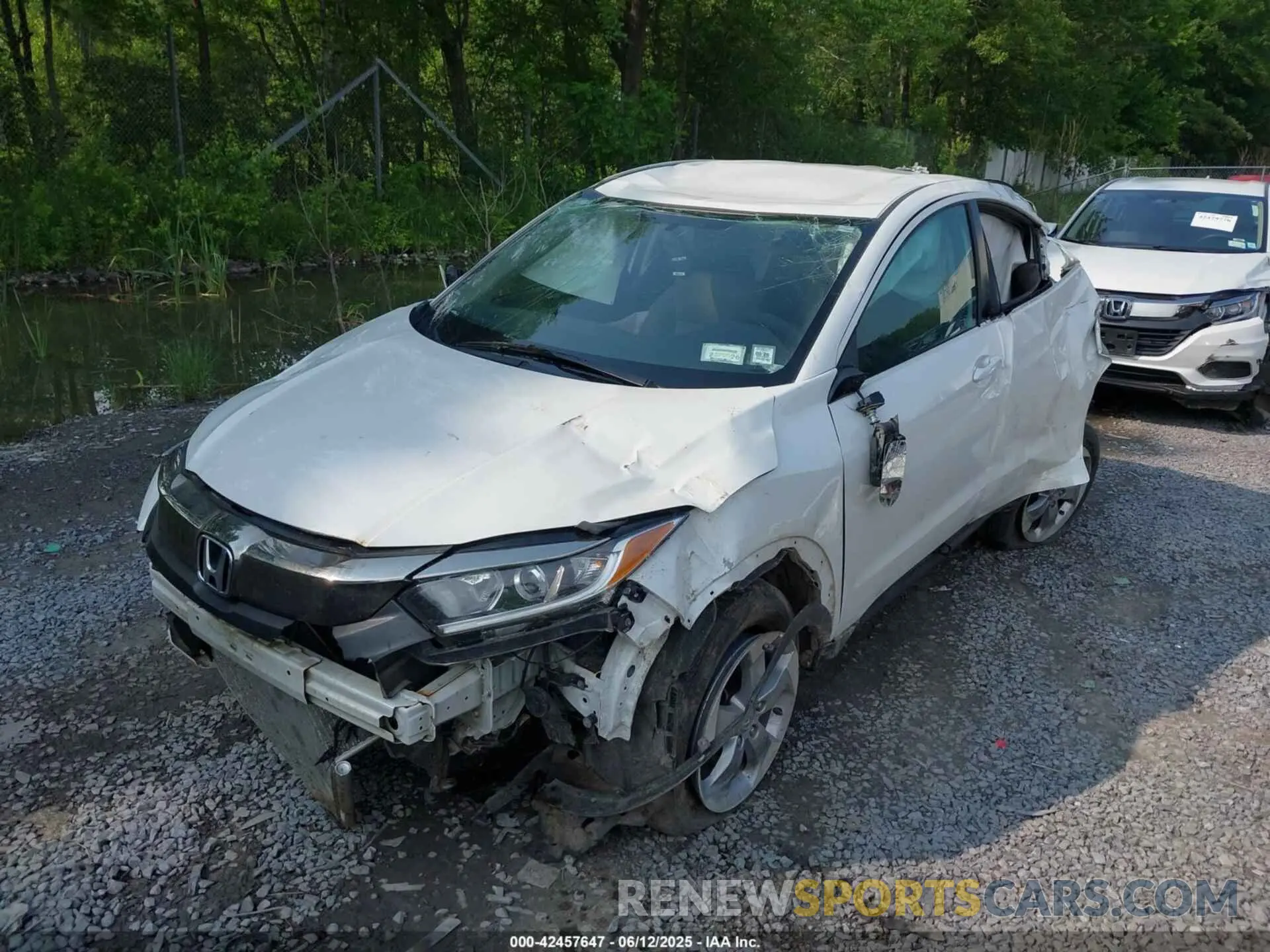 6 Photograph of a damaged car 3CZRU6H35LM732083 HONDA HR-V 2020