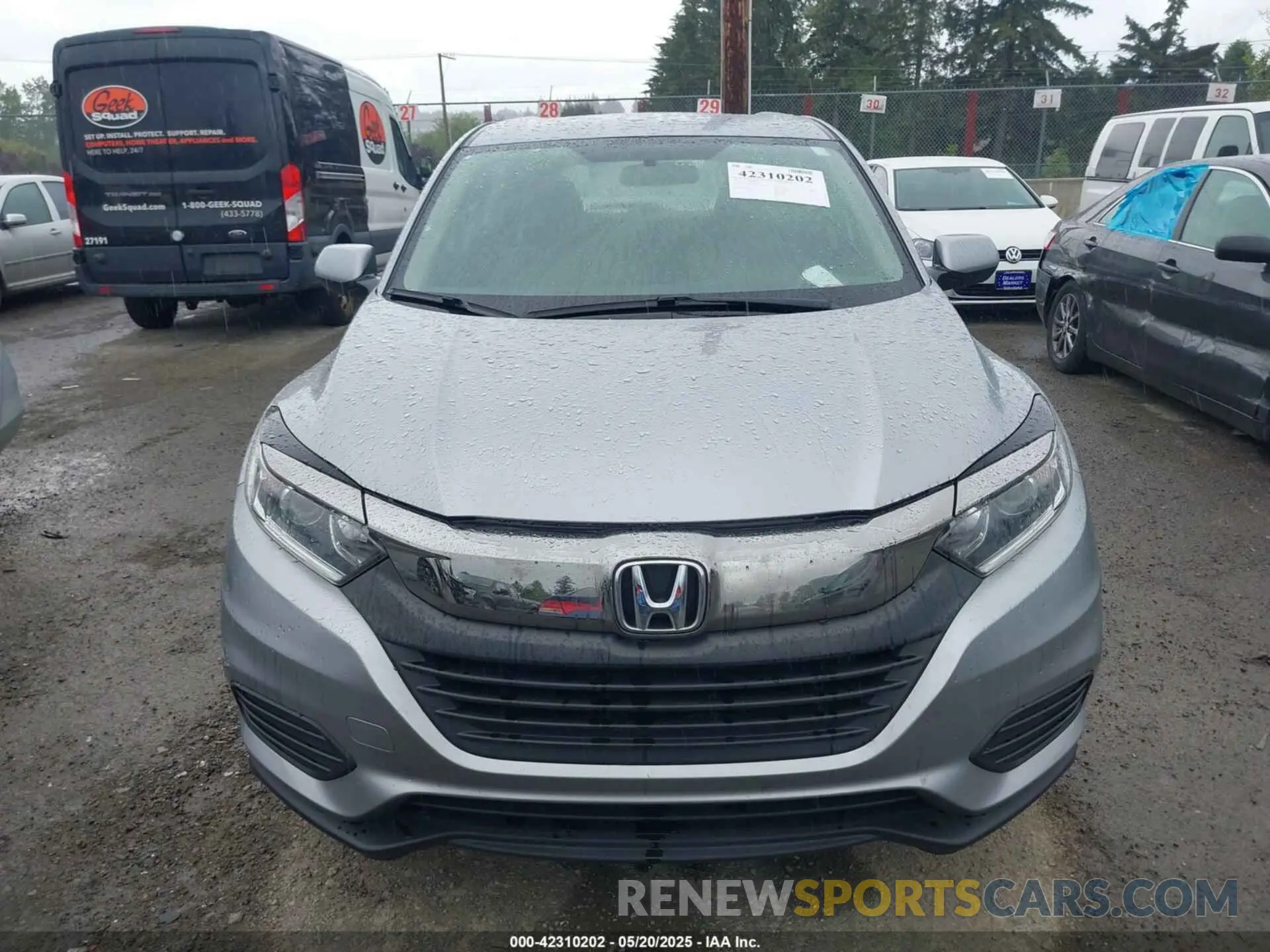 12 Photograph of a damaged car 3CZRU6H36LG700905 HONDA HR-V 2020