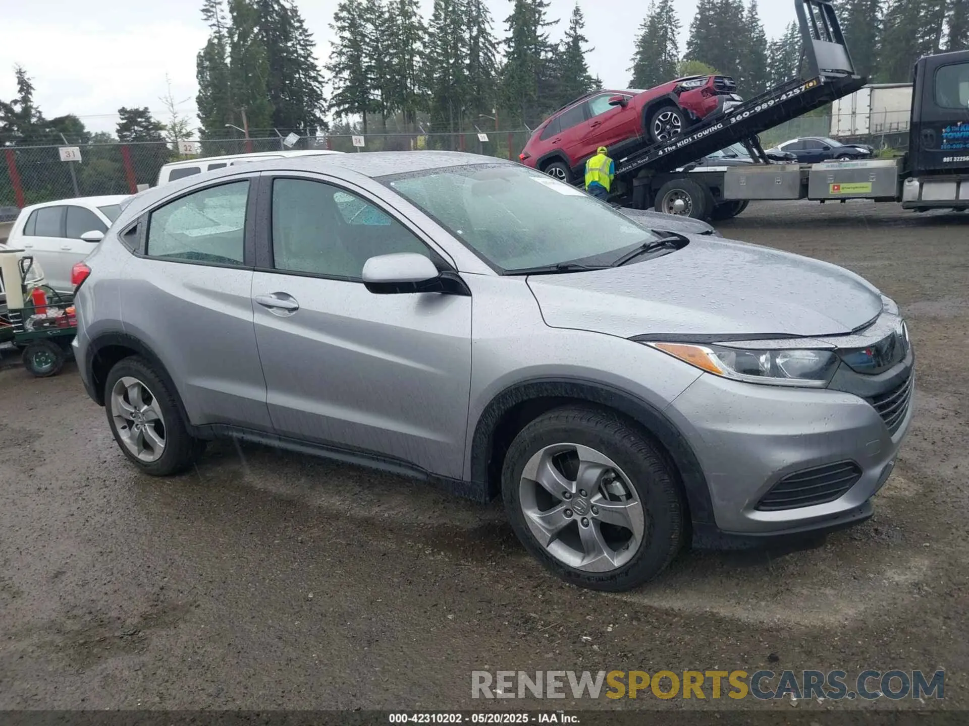 13 Photograph of a damaged car 3CZRU6H36LG700905 HONDA HR-V 2020