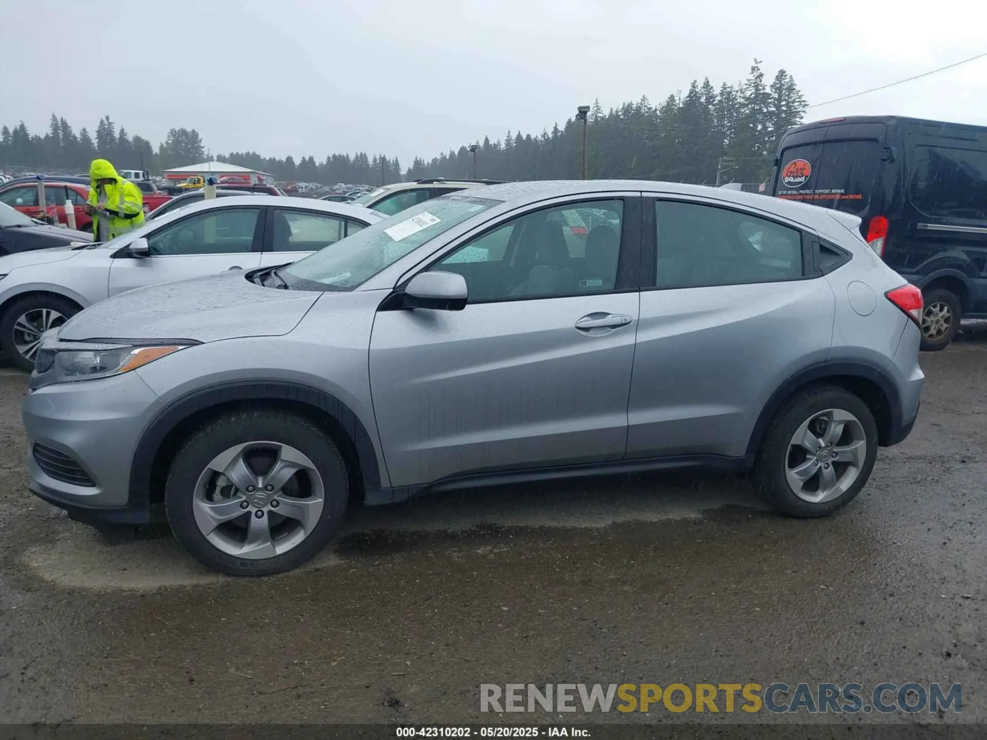 14 Photograph of a damaged car 3CZRU6H36LG700905 HONDA HR-V 2020