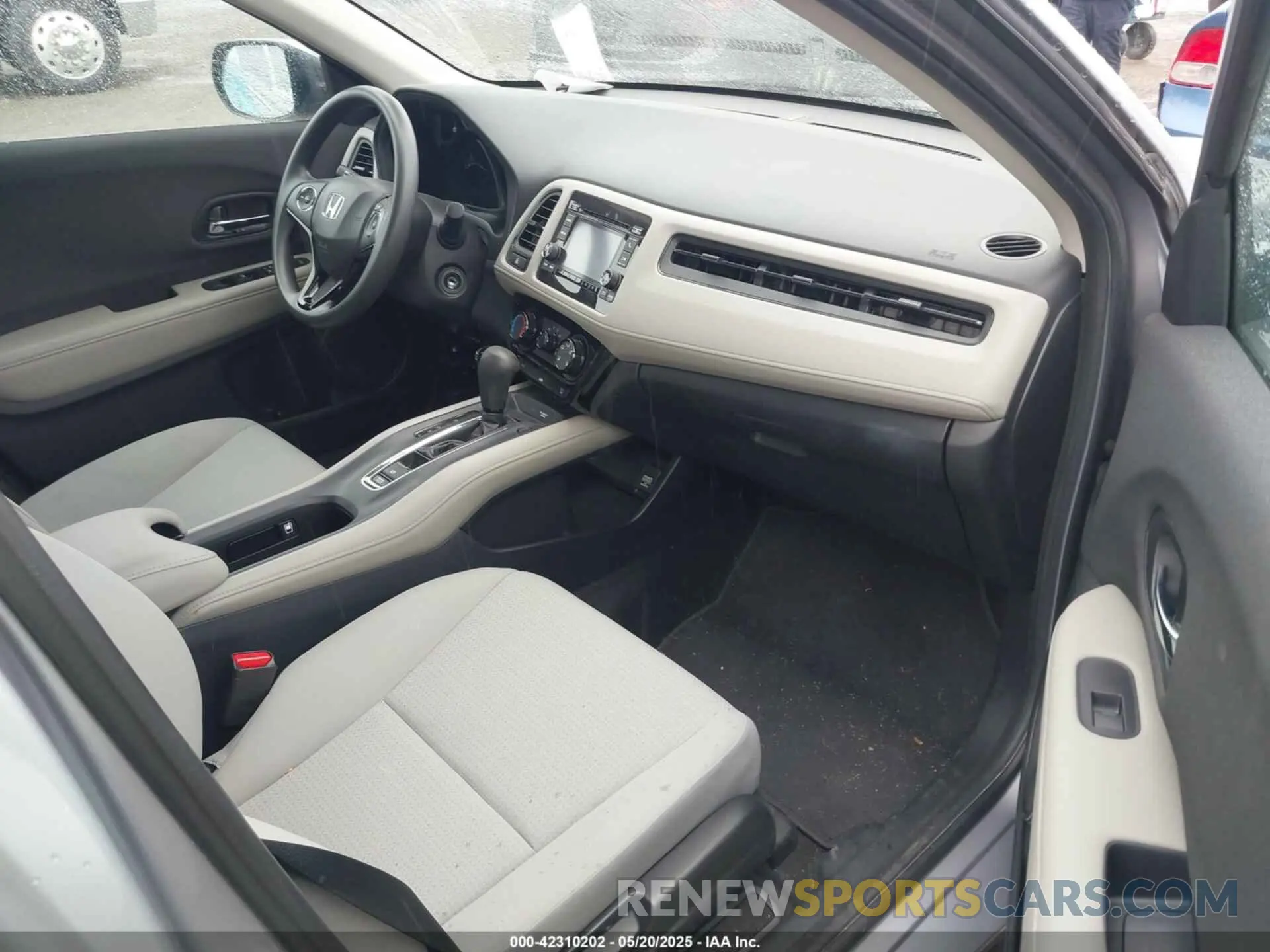 5 Photograph of a damaged car 3CZRU6H36LG700905 HONDA HR-V 2020