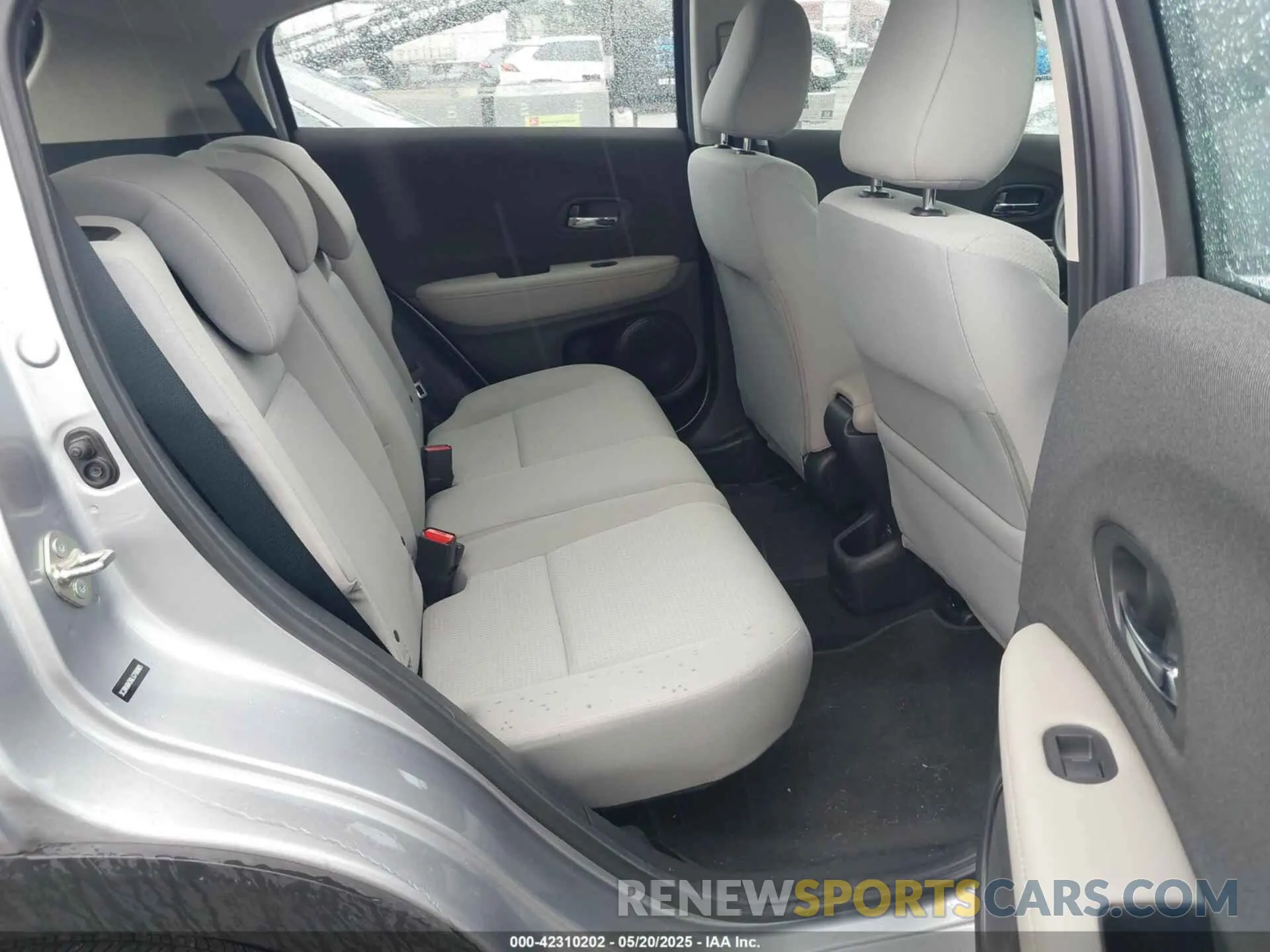 8 Photograph of a damaged car 3CZRU6H36LG700905 HONDA HR-V 2020