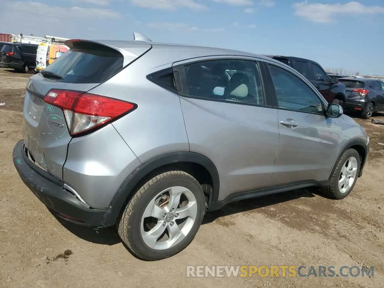 3 Photograph of a damaged car 3CZRU6H36LM722582 HONDA HR-V 2020