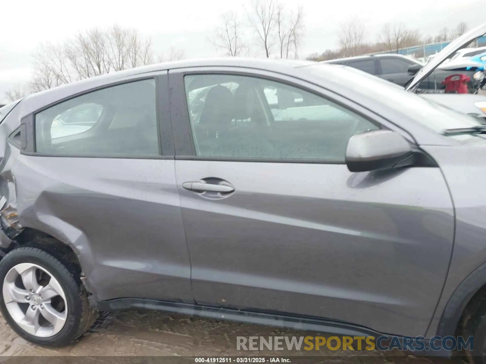 13 Photograph of a damaged car 3CZRU6H37LM738337 HONDA HR-V 2020