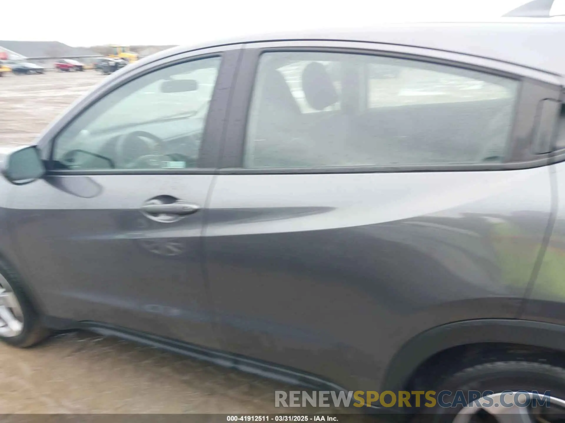 14 Photograph of a damaged car 3CZRU6H37LM738337 HONDA HR-V 2020