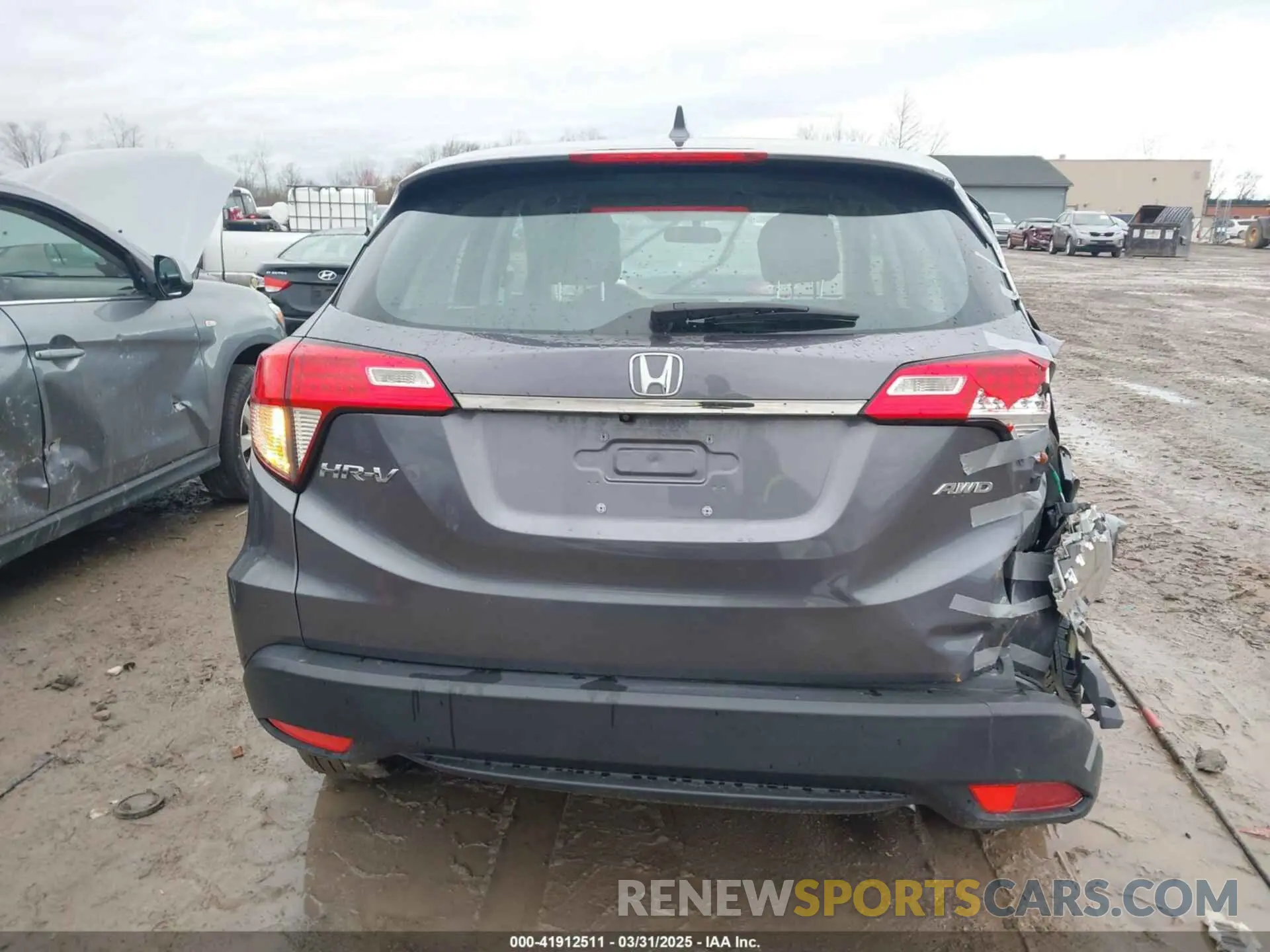 16 Photograph of a damaged car 3CZRU6H37LM738337 HONDA HR-V 2020