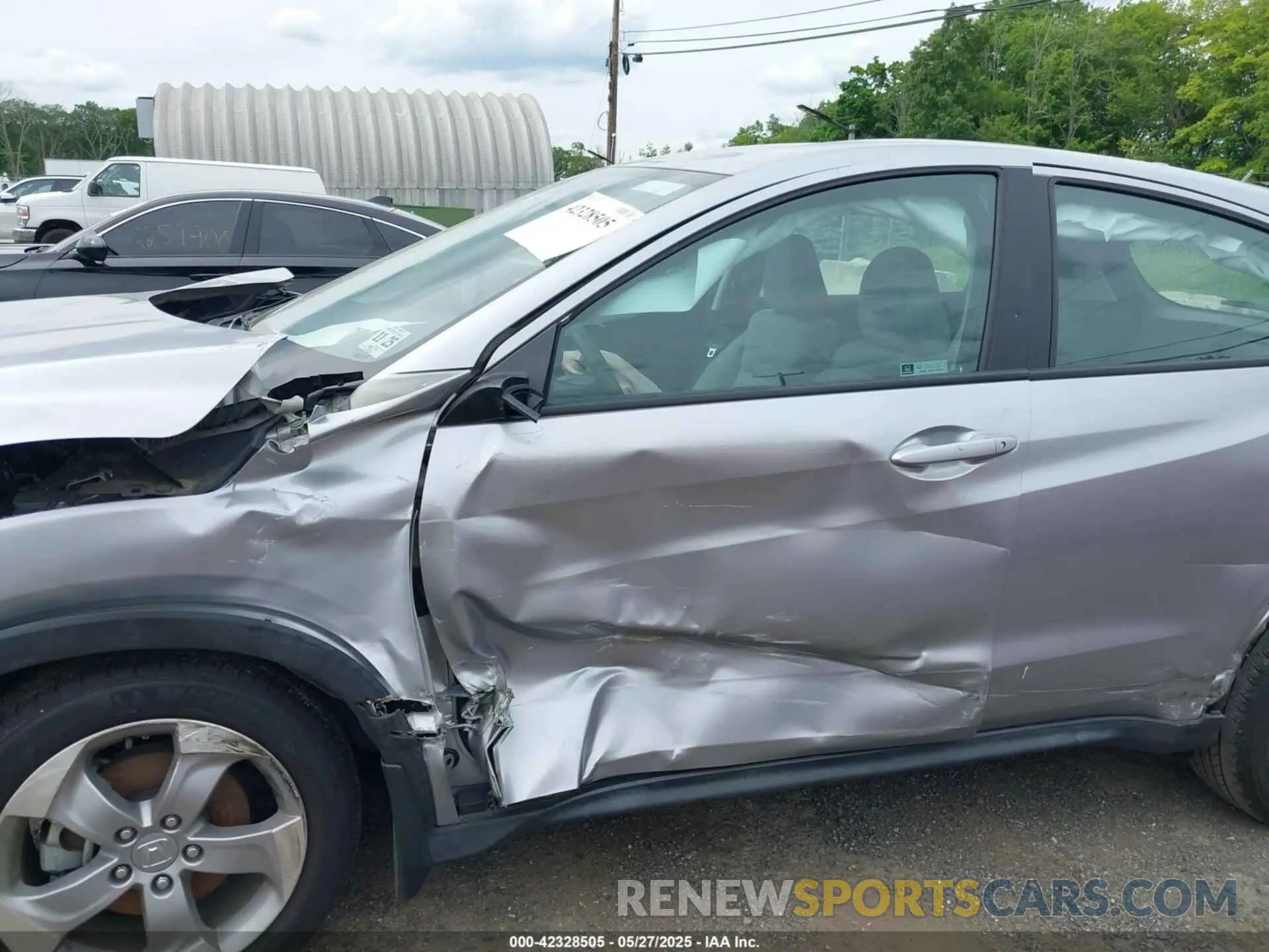 18 Photograph of a damaged car 3CZRU6H39LM723435 HONDA HR-V 2020