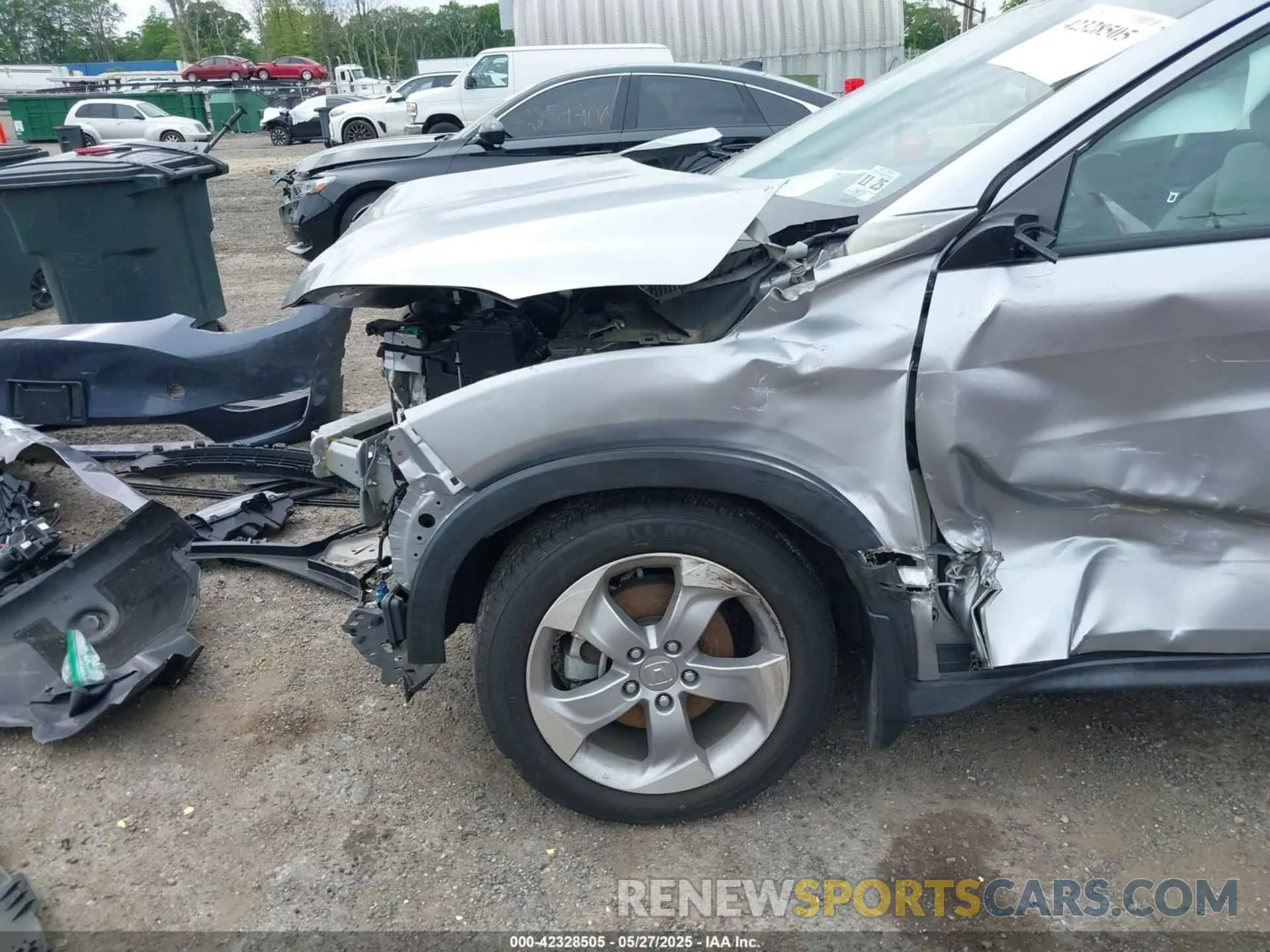 19 Photograph of a damaged car 3CZRU6H39LM723435 HONDA HR-V 2020