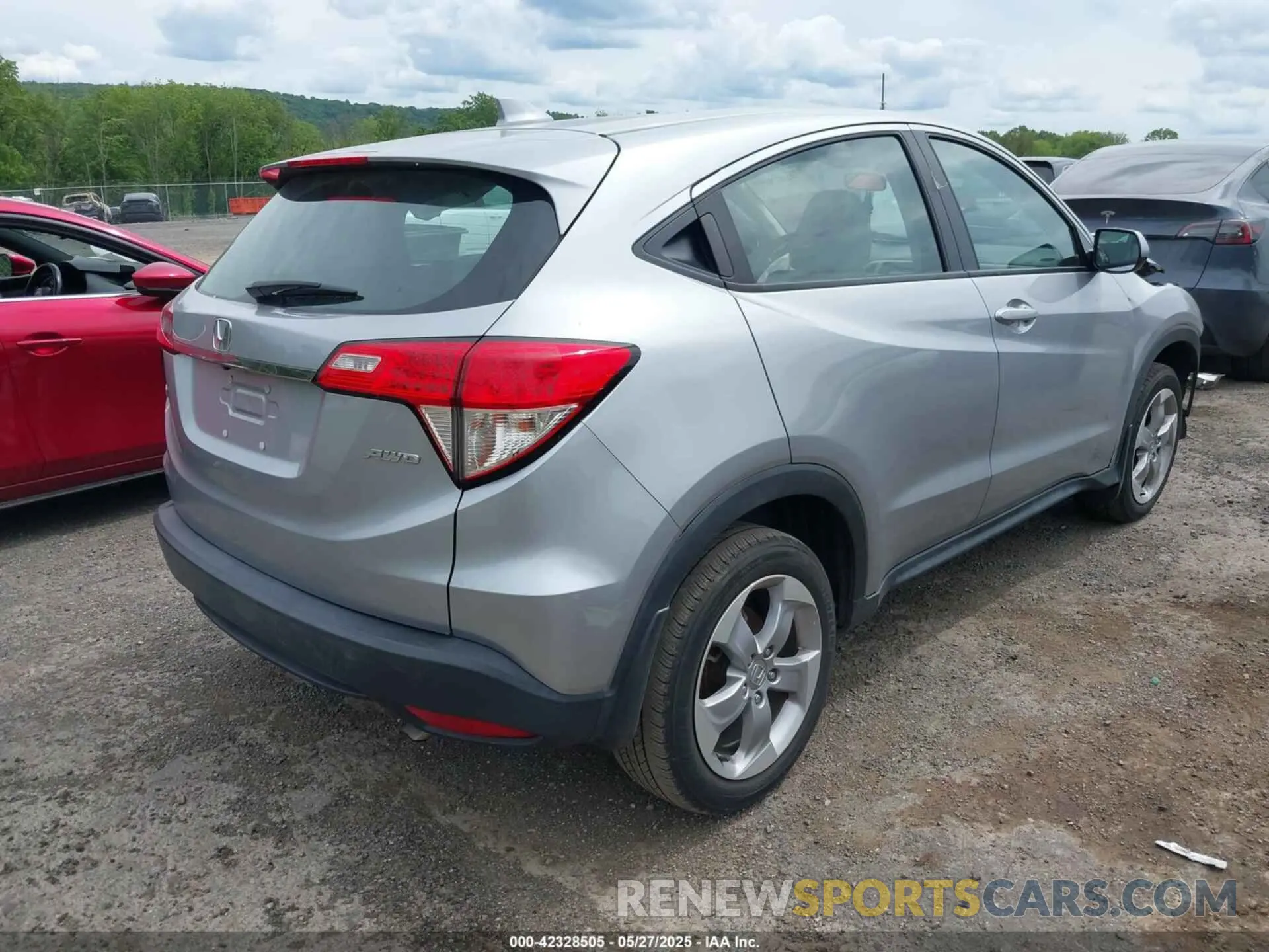 4 Photograph of a damaged car 3CZRU6H39LM723435 HONDA HR-V 2020