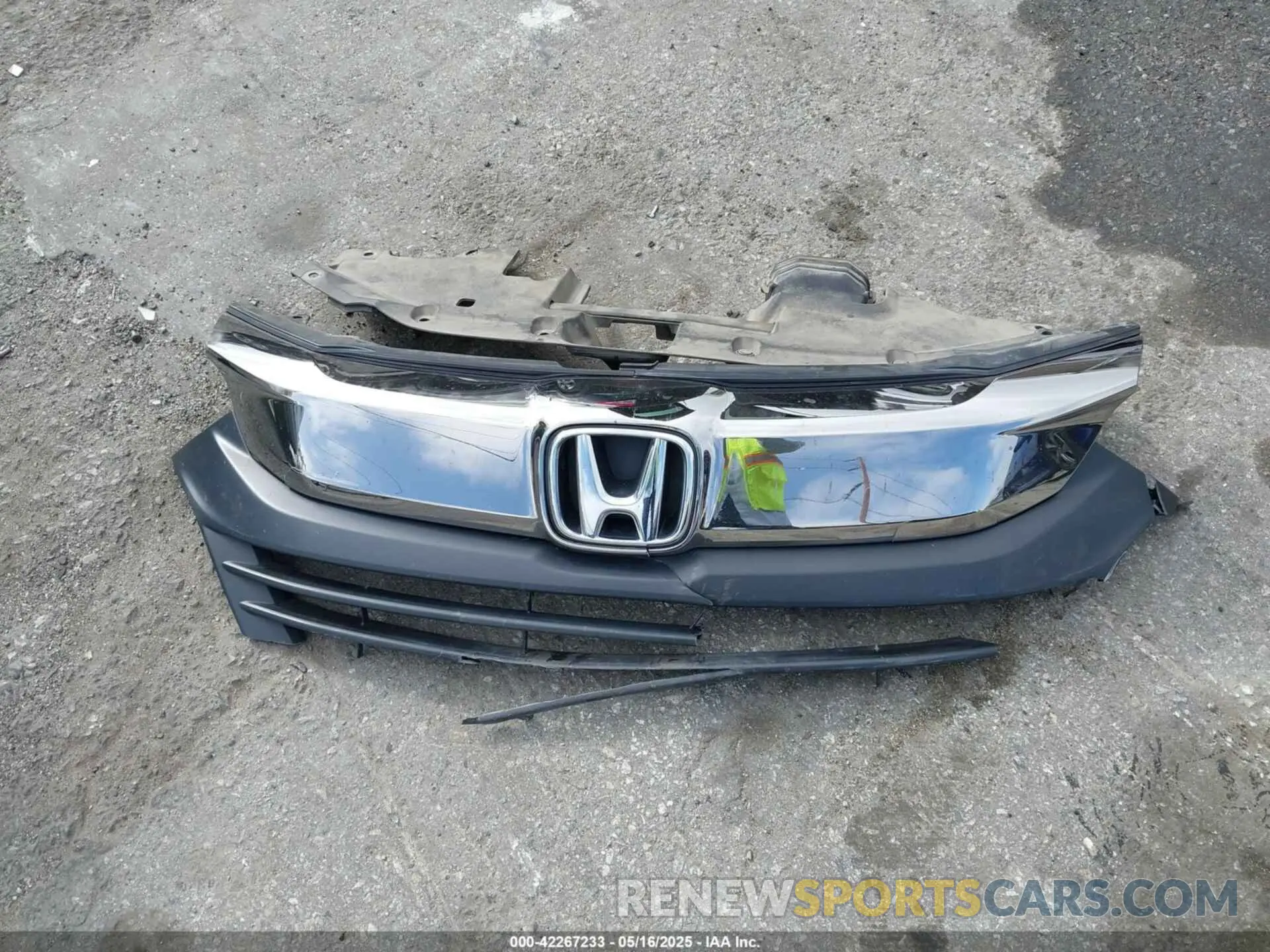 12 Photograph of a damaged car 3CZRU6H39LM728490 HONDA HR-V 2020
