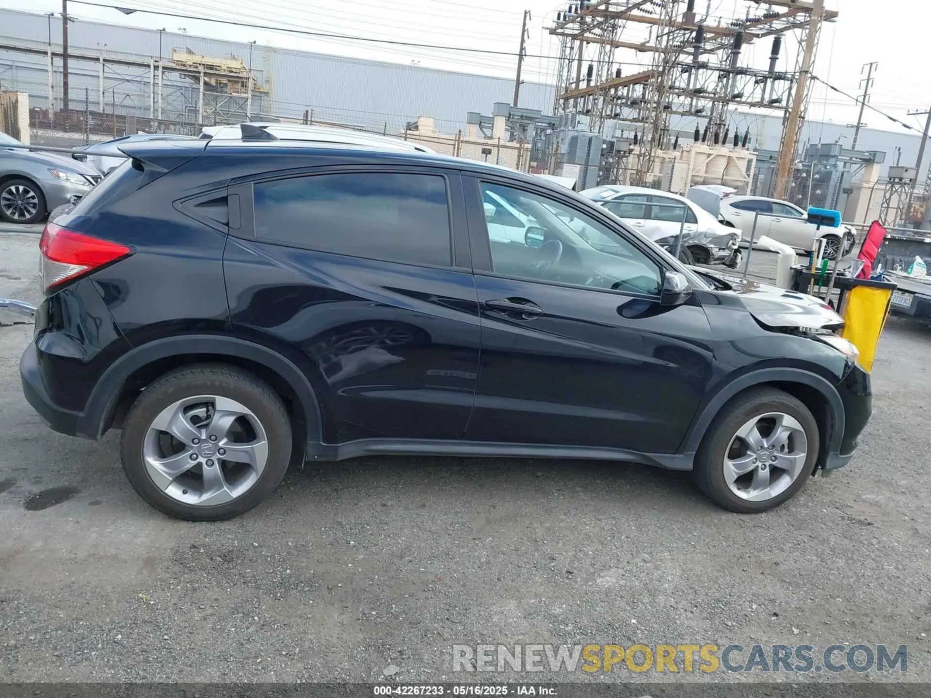 14 Photograph of a damaged car 3CZRU6H39LM728490 HONDA HR-V 2020