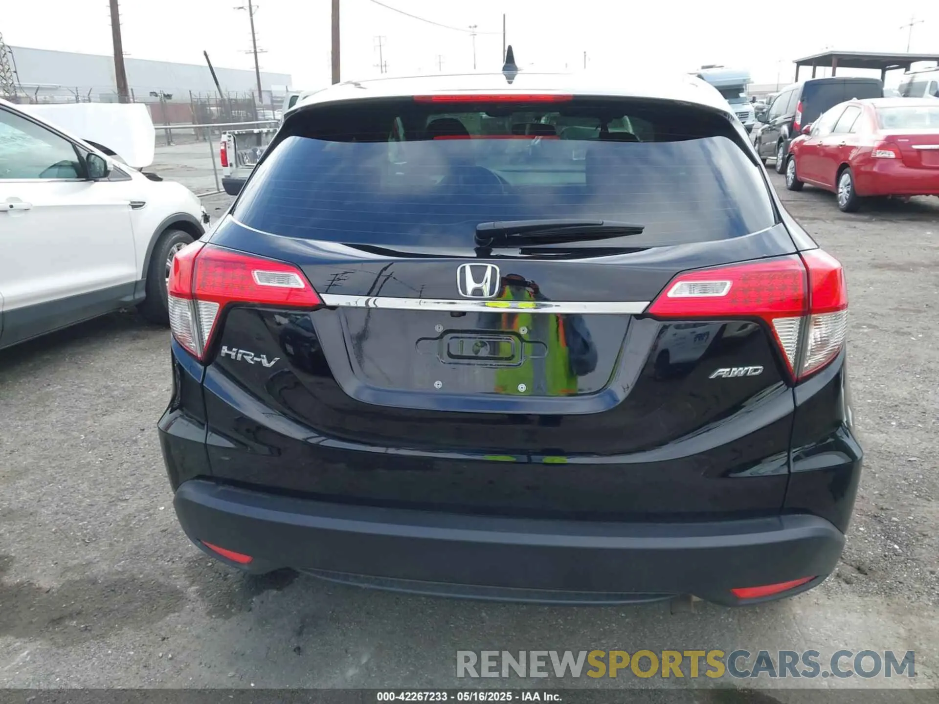 17 Photograph of a damaged car 3CZRU6H39LM728490 HONDA HR-V 2020