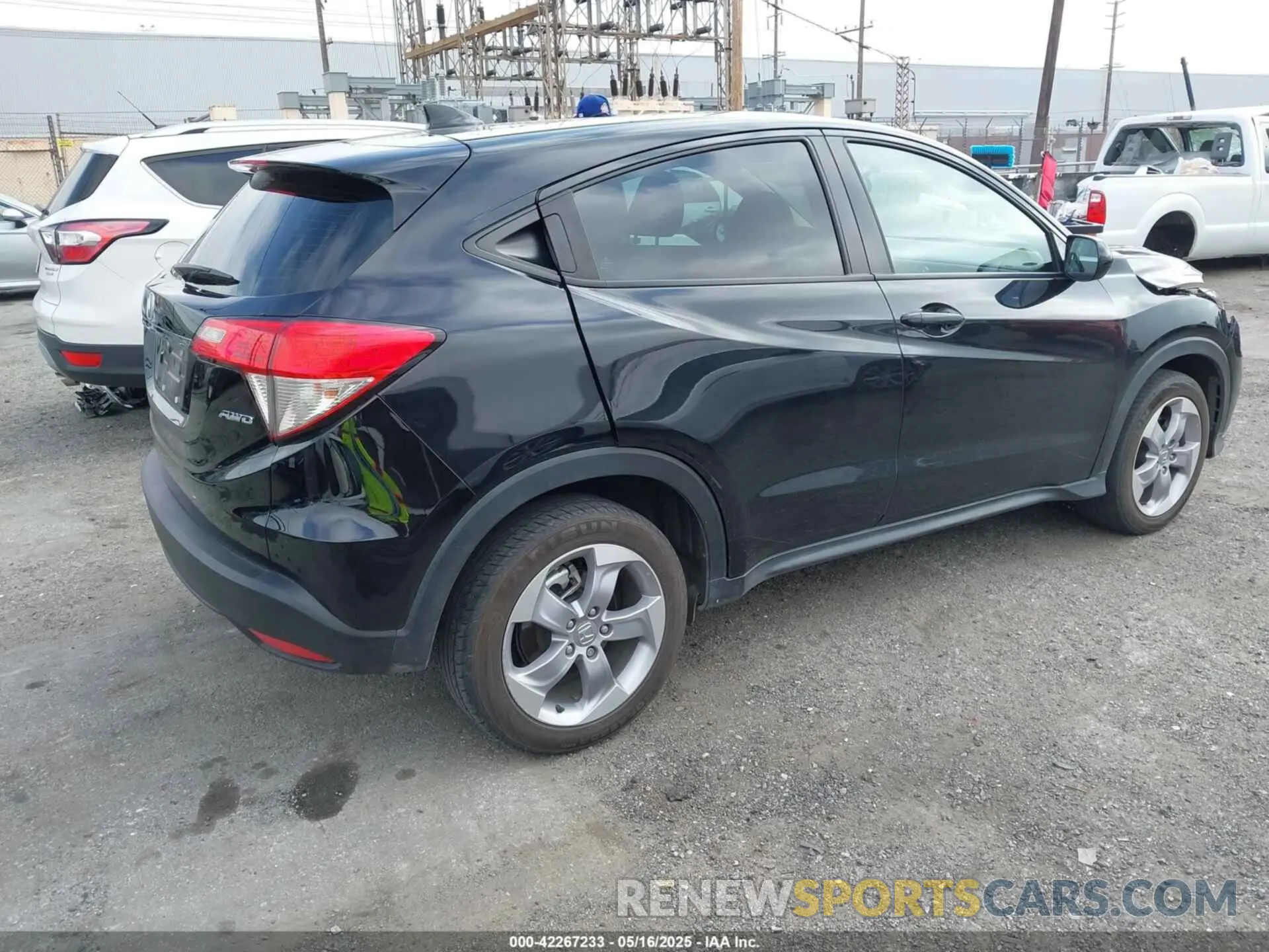 4 Photograph of a damaged car 3CZRU6H39LM728490 HONDA HR-V 2020