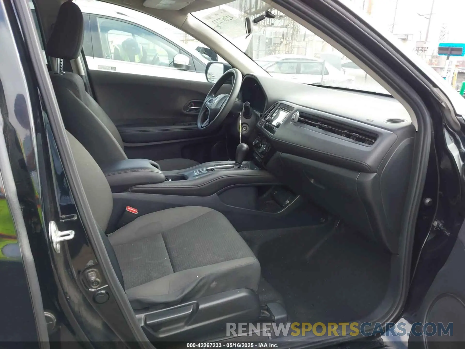 5 Photograph of a damaged car 3CZRU6H39LM728490 HONDA HR-V 2020