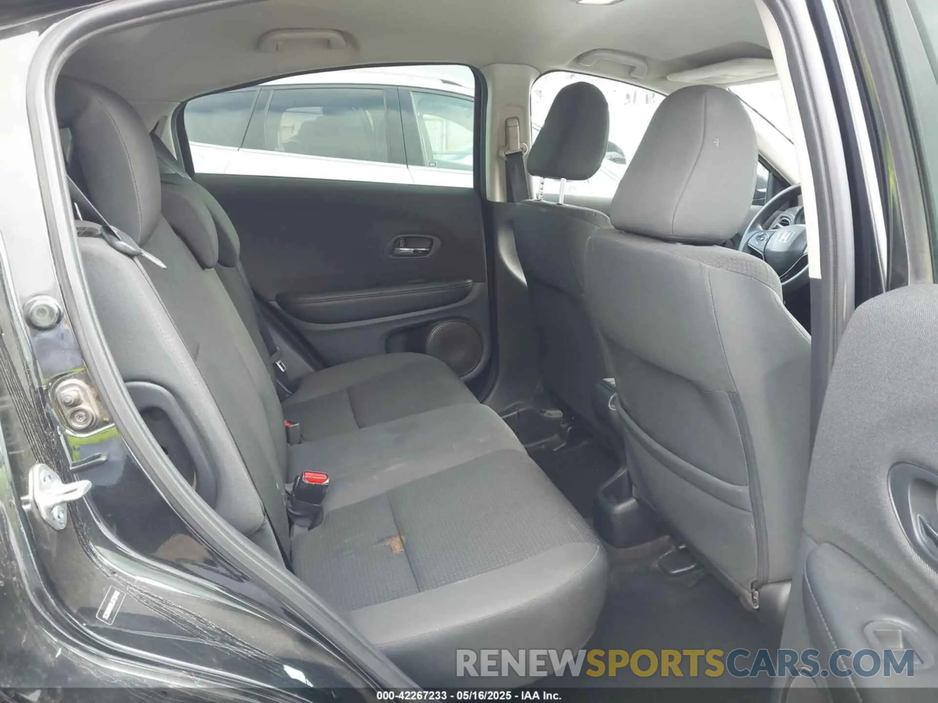 8 Photograph of a damaged car 3CZRU6H39LM728490 HONDA HR-V 2020