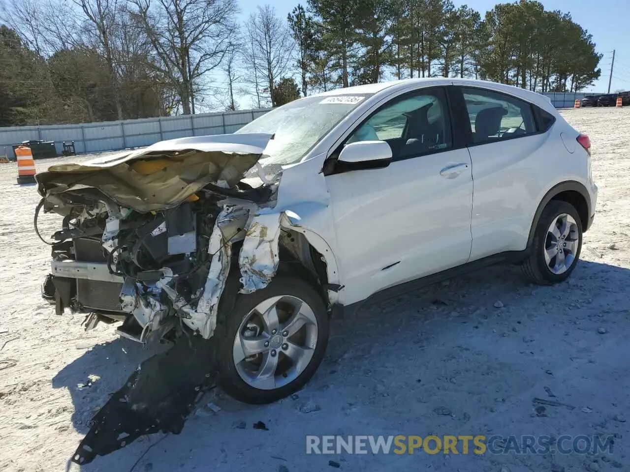 1 Photograph of a damaged car 3CZRU6H39LM729199 HONDA HR-V 2020