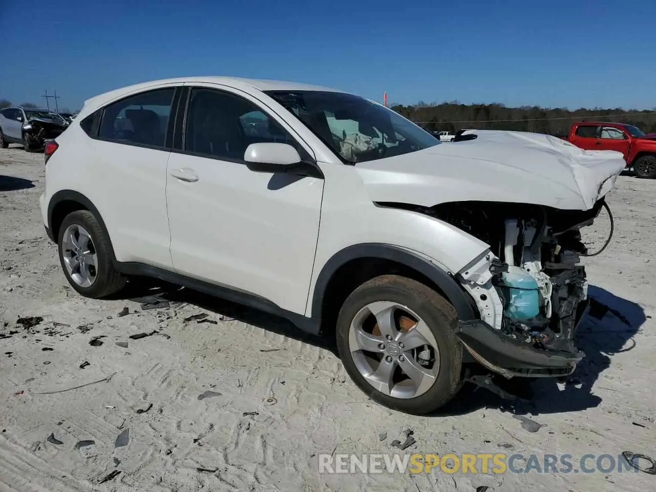 4 Photograph of a damaged car 3CZRU6H39LM729199 HONDA HR-V 2020