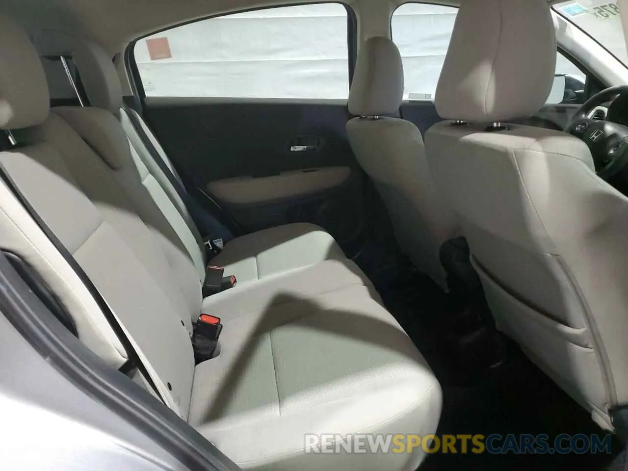 11 Photograph of a damaged car 3CZRU6H39LM729512 HONDA HR-V 2020