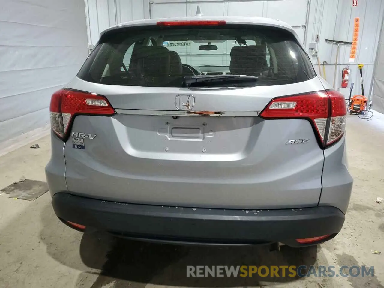 6 Photograph of a damaged car 3CZRU6H39LM729512 HONDA HR-V 2020