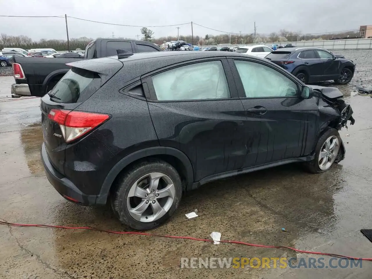3 Photograph of a damaged car 3CZRU6H3XLG701233 HONDA HR-V 2020