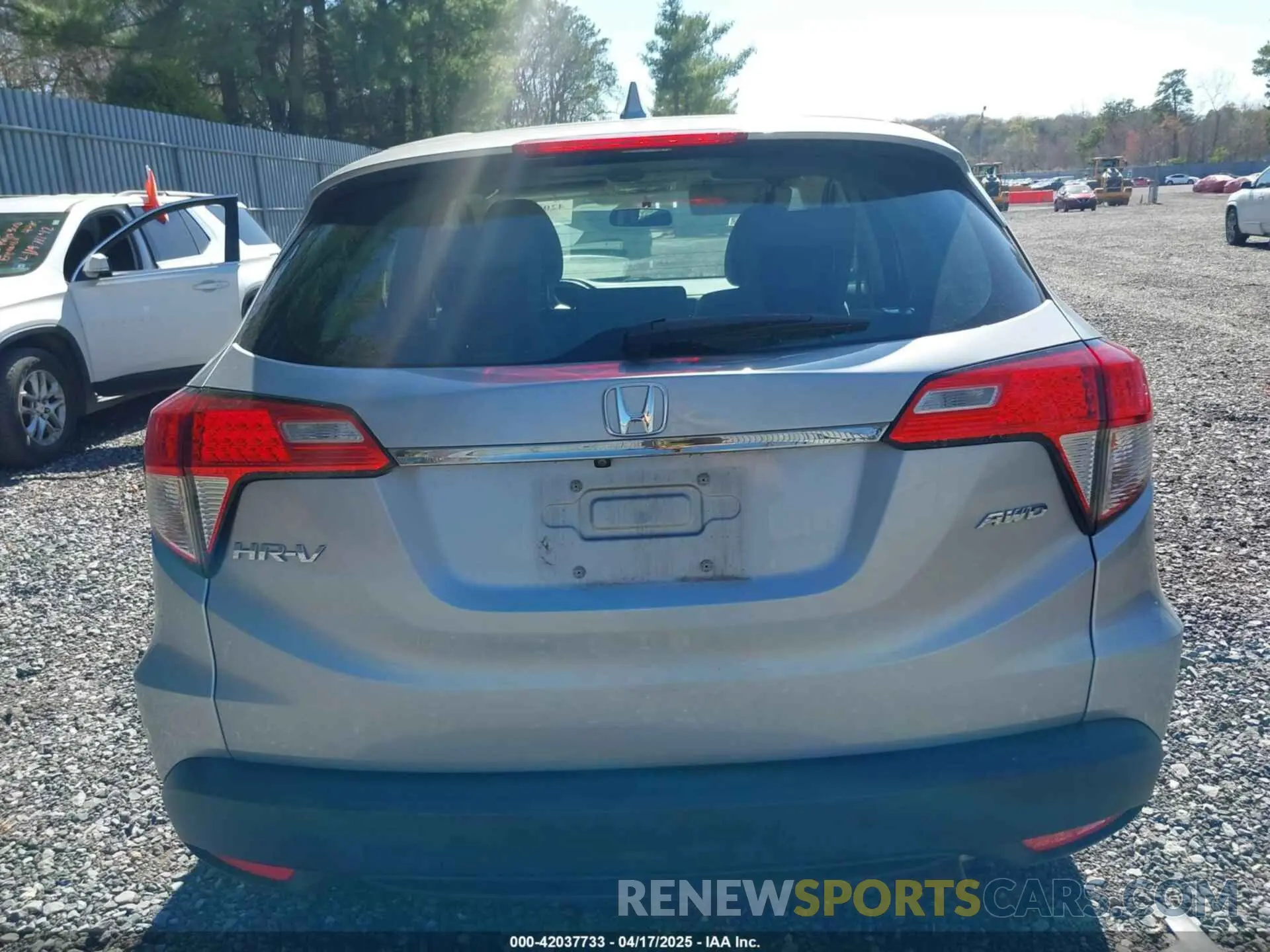 16 Photograph of a damaged car 3CZRU6H3XLG703497 HONDA HR-V 2020