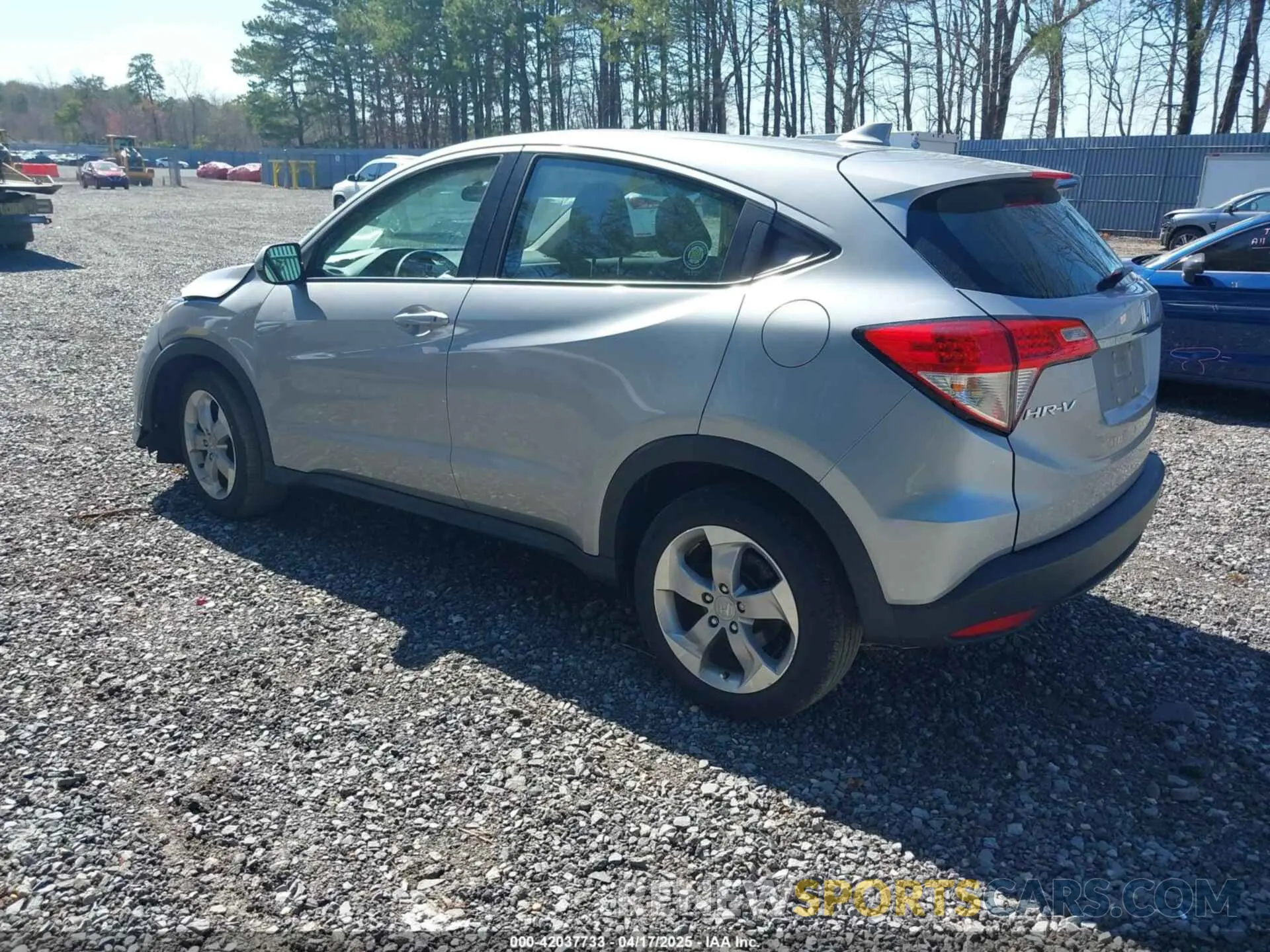 3 Photograph of a damaged car 3CZRU6H3XLG703497 HONDA HR-V 2020