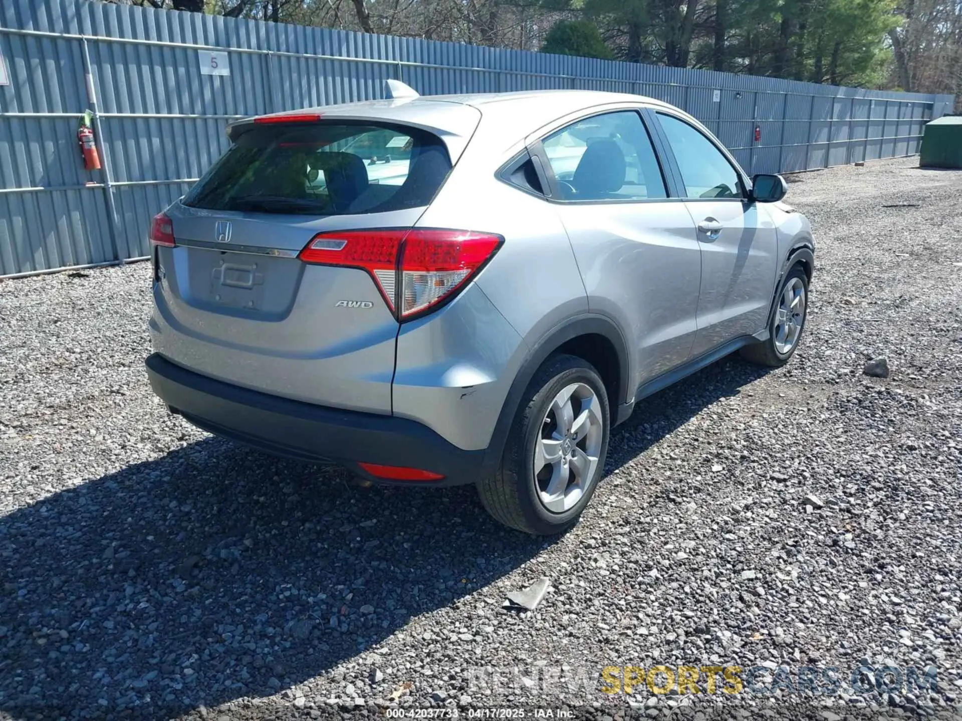 4 Photograph of a damaged car 3CZRU6H3XLG703497 HONDA HR-V 2020