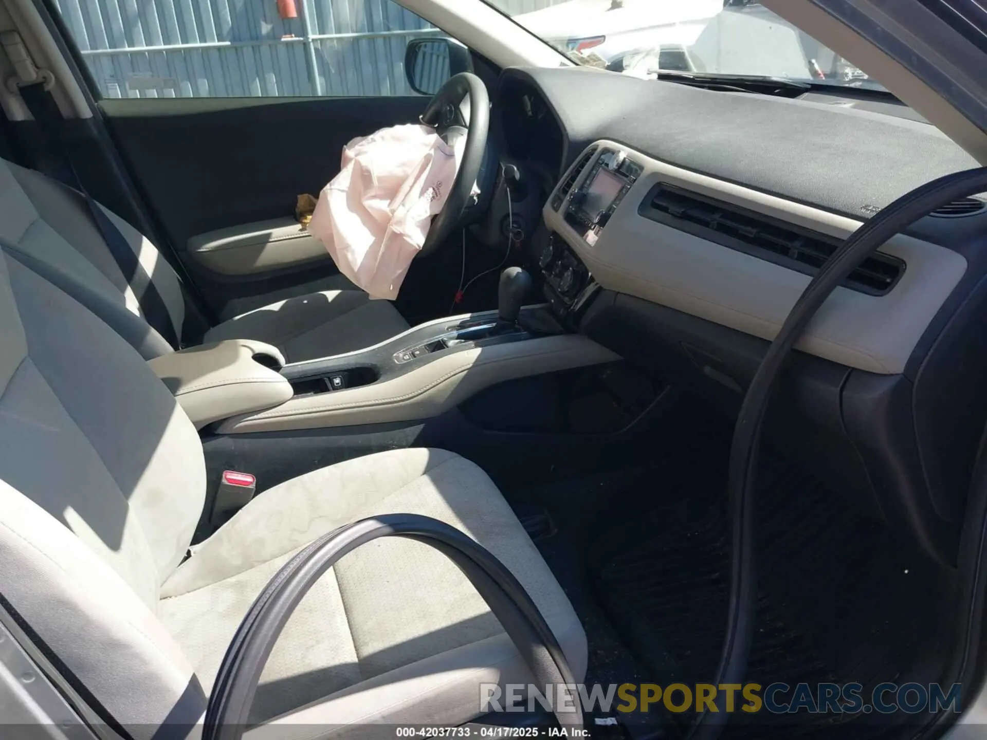5 Photograph of a damaged car 3CZRU6H3XLG703497 HONDA HR-V 2020