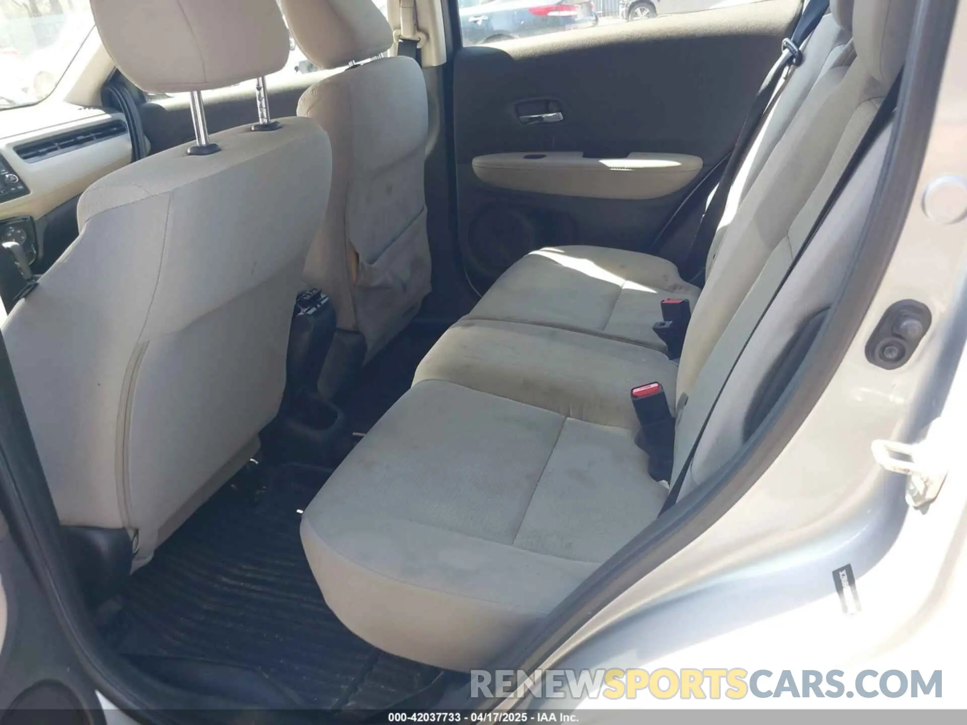 8 Photograph of a damaged car 3CZRU6H3XLG703497 HONDA HR-V 2020