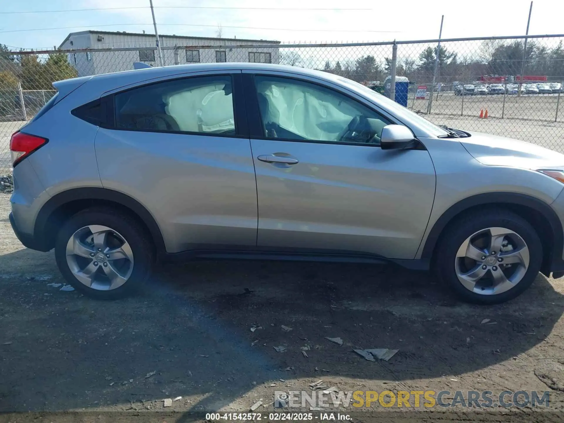 13 Photograph of a damaged car 3CZRU6H3XLM721368 HONDA HR-V 2020