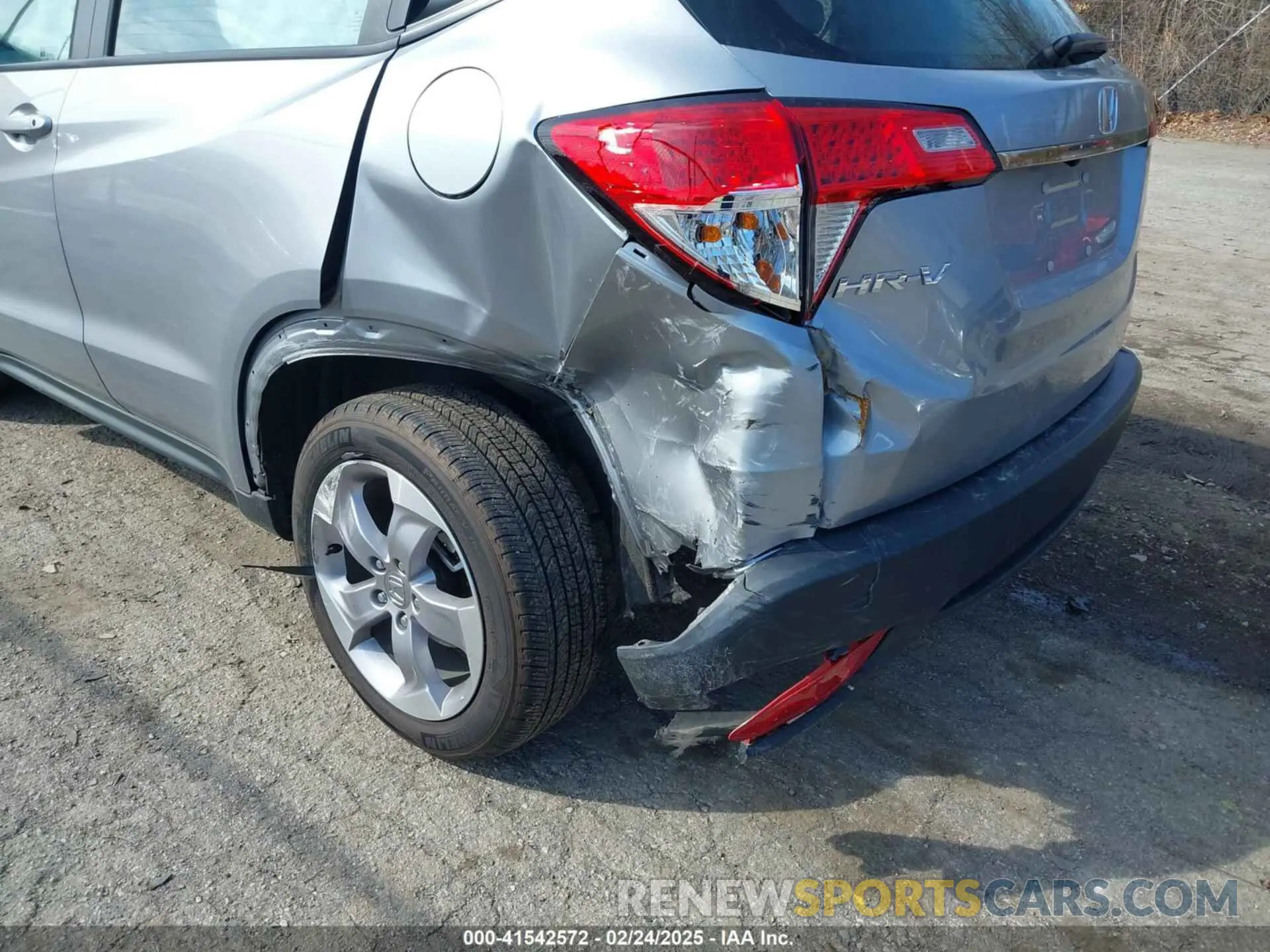 6 Photograph of a damaged car 3CZRU6H3XLM721368 HONDA HR-V 2020