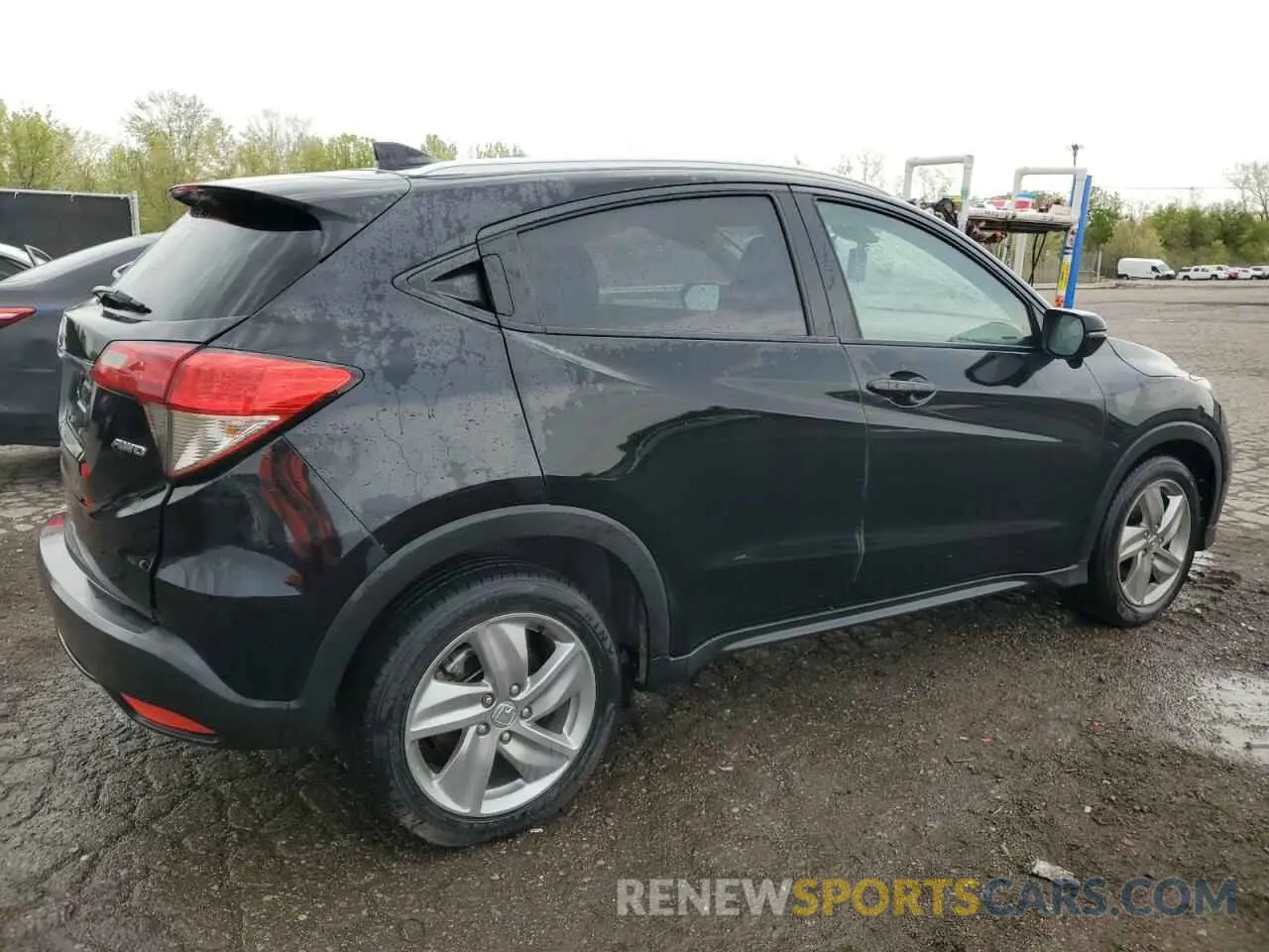 3 Photograph of a damaged car 3CZRU6H50LM702930 HONDA HR-V 2020