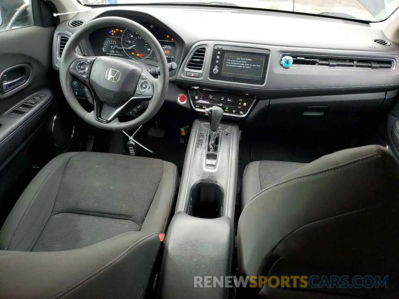 8 Photograph of a damaged car 3CZRU6H50LM702930 HONDA HR-V 2020
