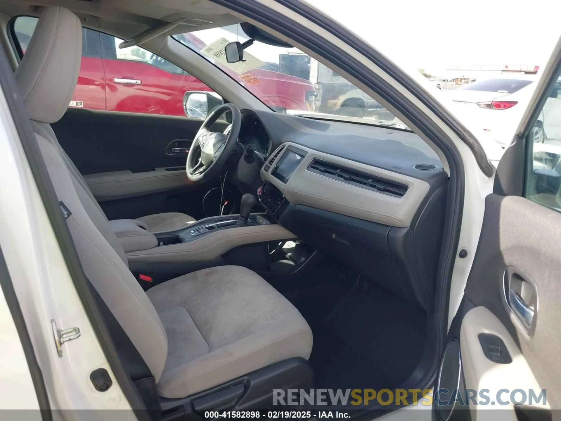 5 Photograph of a damaged car 3CZRU6H51LM721101 HONDA HR-V 2020