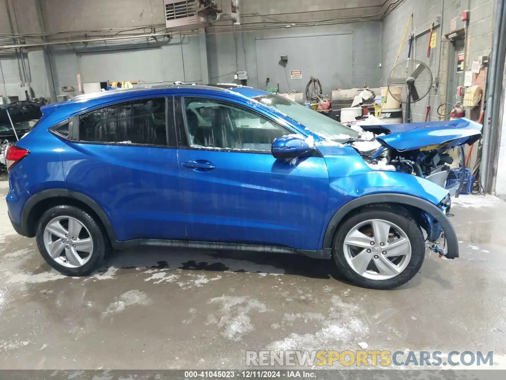 13 Photograph of a damaged car 3CZRU6H52LM724136 HONDA HR-V 2020