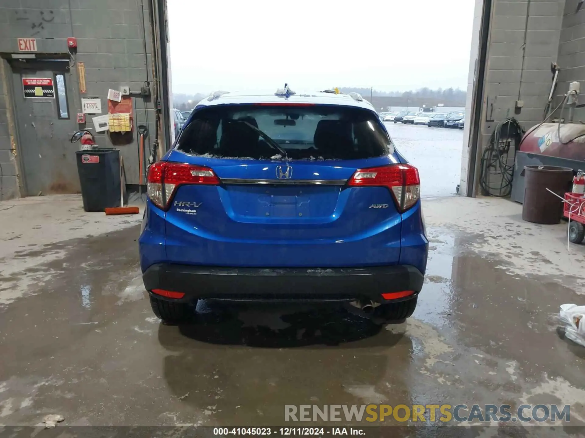 16 Photograph of a damaged car 3CZRU6H52LM724136 HONDA HR-V 2020