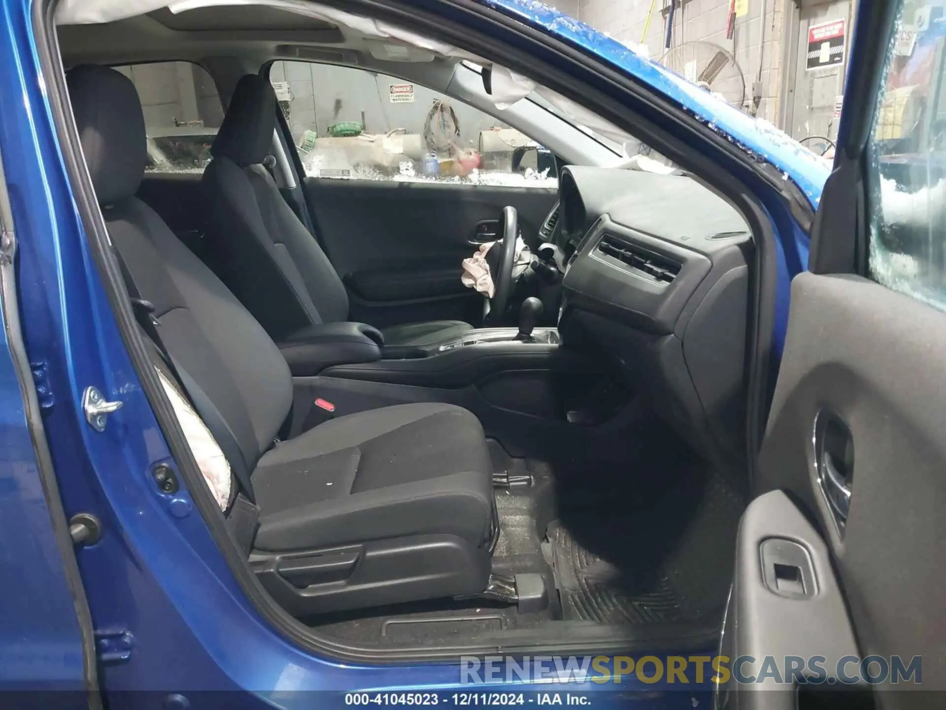 5 Photograph of a damaged car 3CZRU6H52LM724136 HONDA HR-V 2020