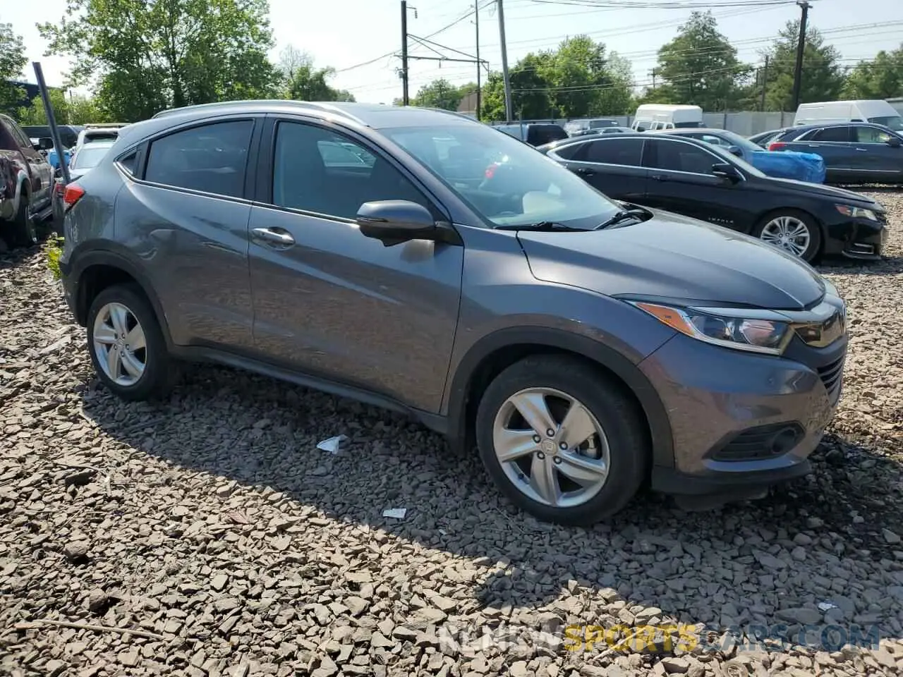 4 Photograph of a damaged car 3CZRU6H53LM703568 HONDA HR-V 2020