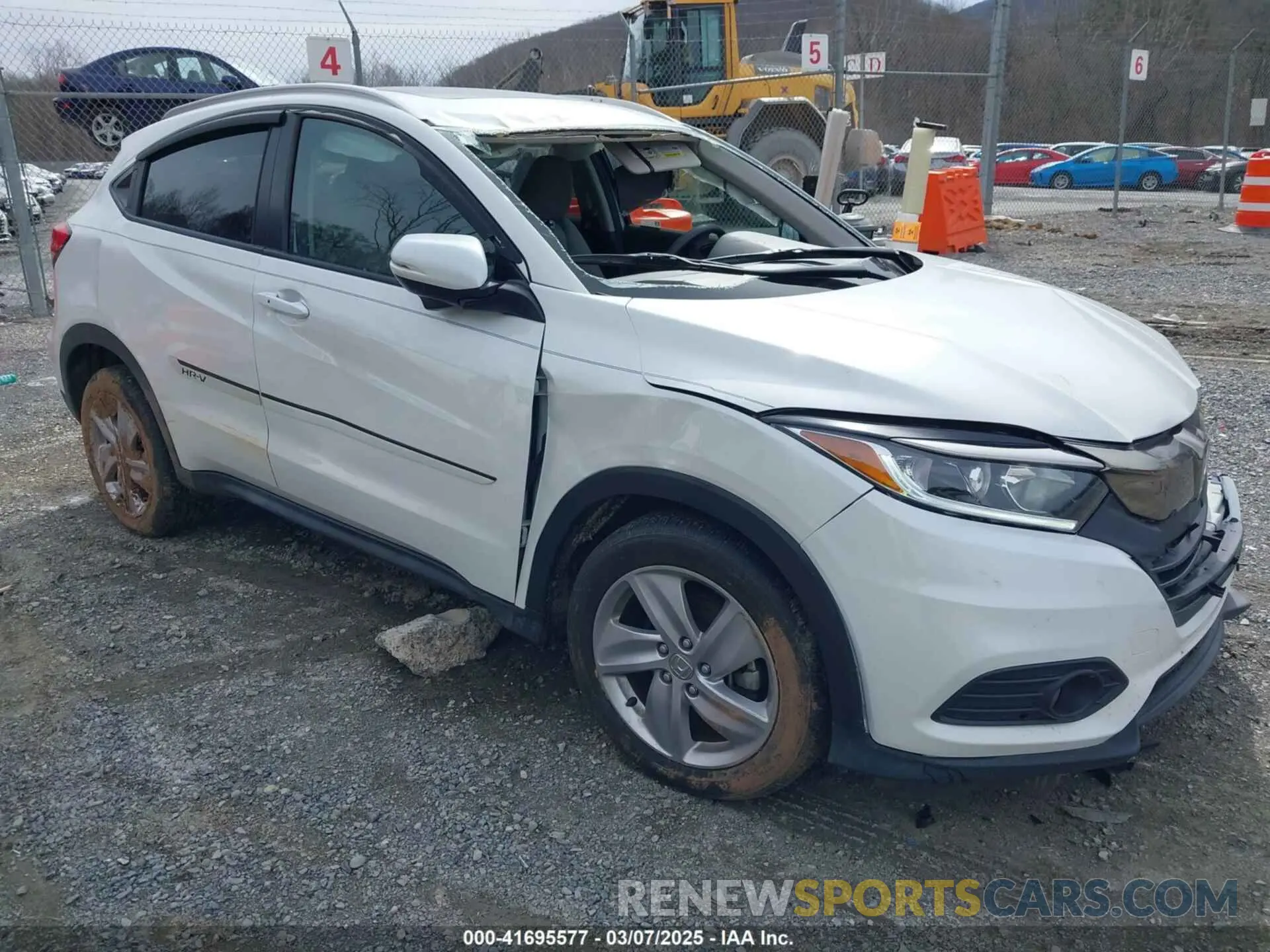 1 Photograph of a damaged car 3CZRU6H53LM708933 HONDA HR-V 2020