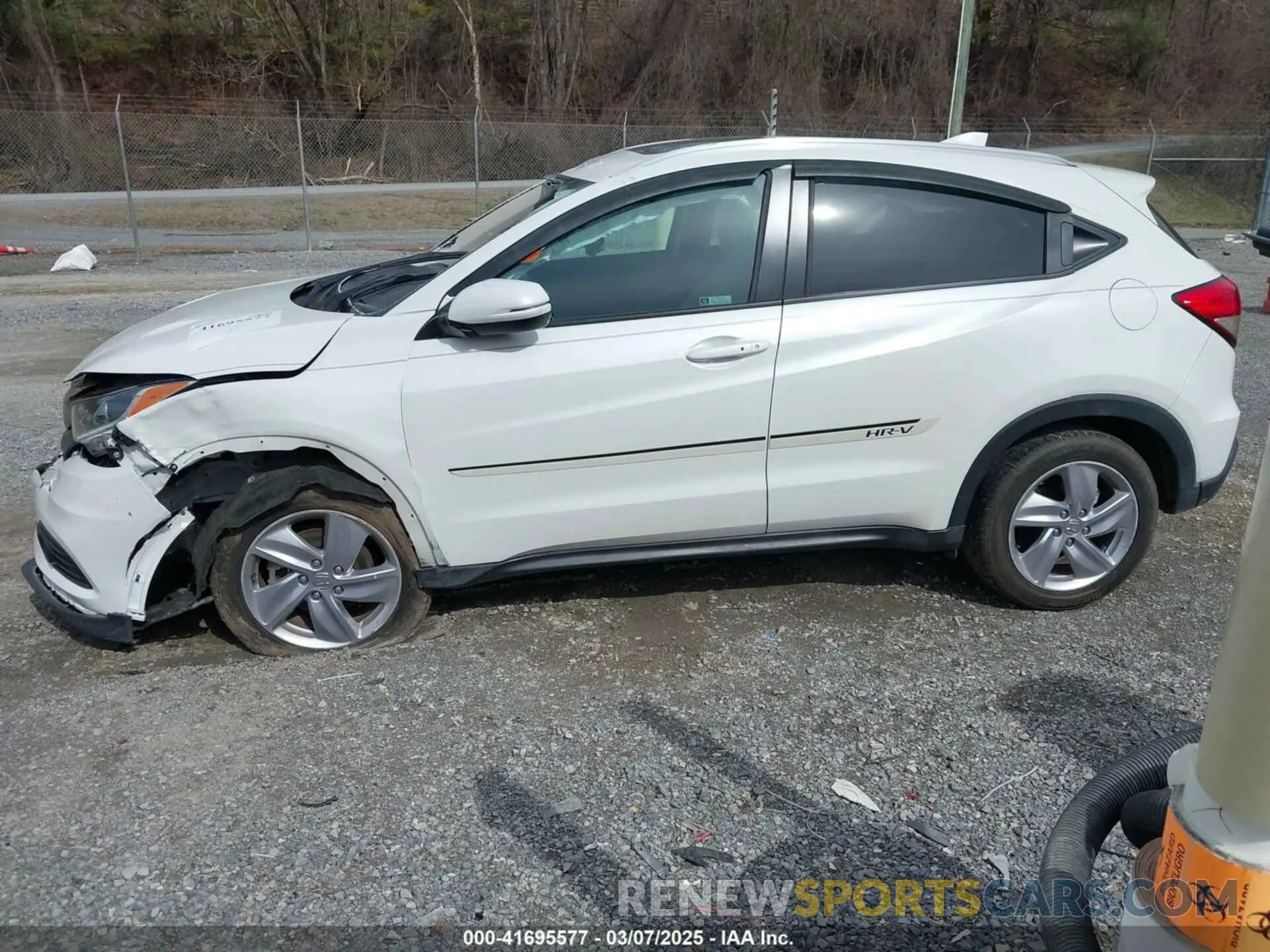14 Photograph of a damaged car 3CZRU6H53LM708933 HONDA HR-V 2020