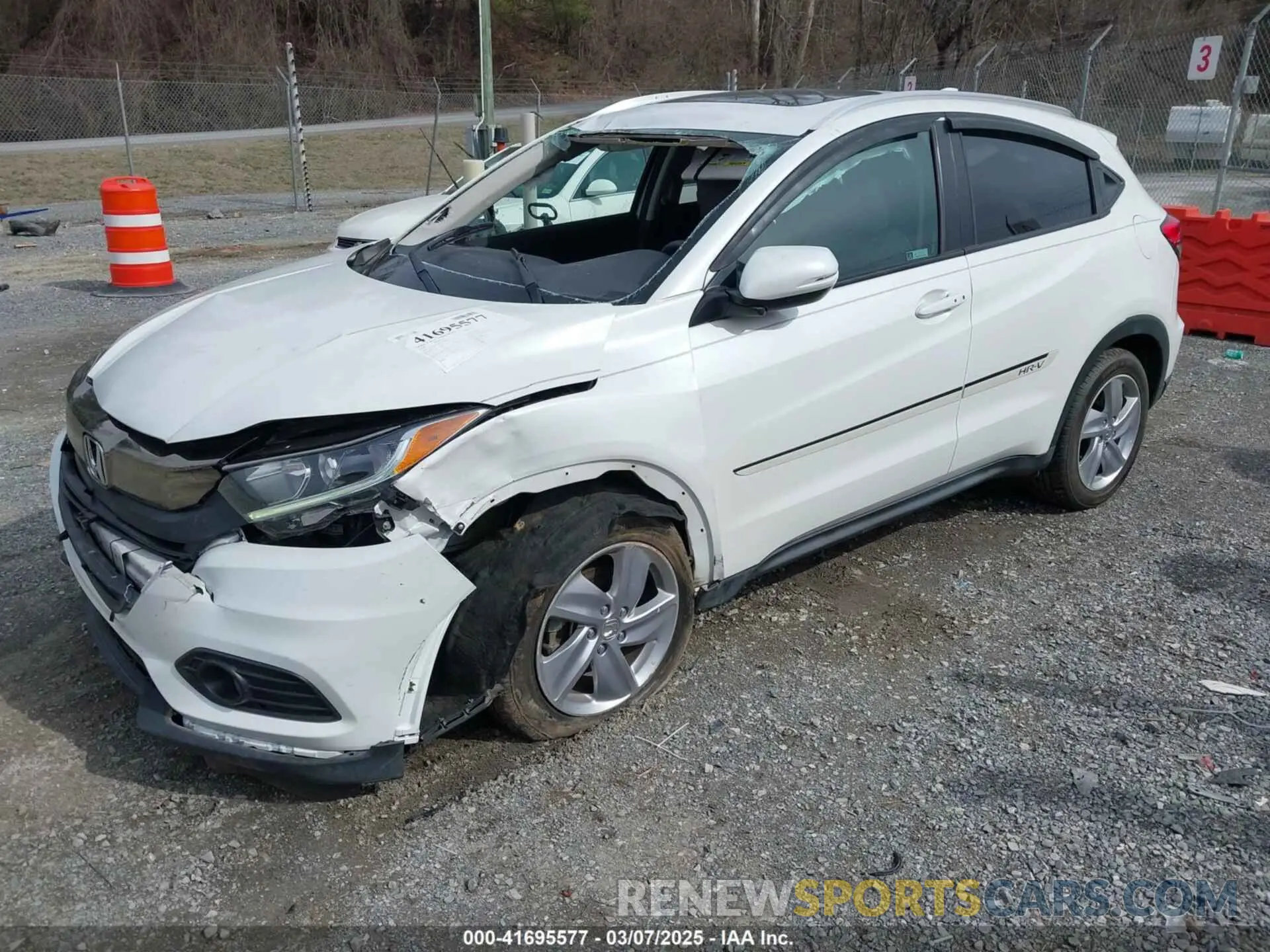 2 Photograph of a damaged car 3CZRU6H53LM708933 HONDA HR-V 2020