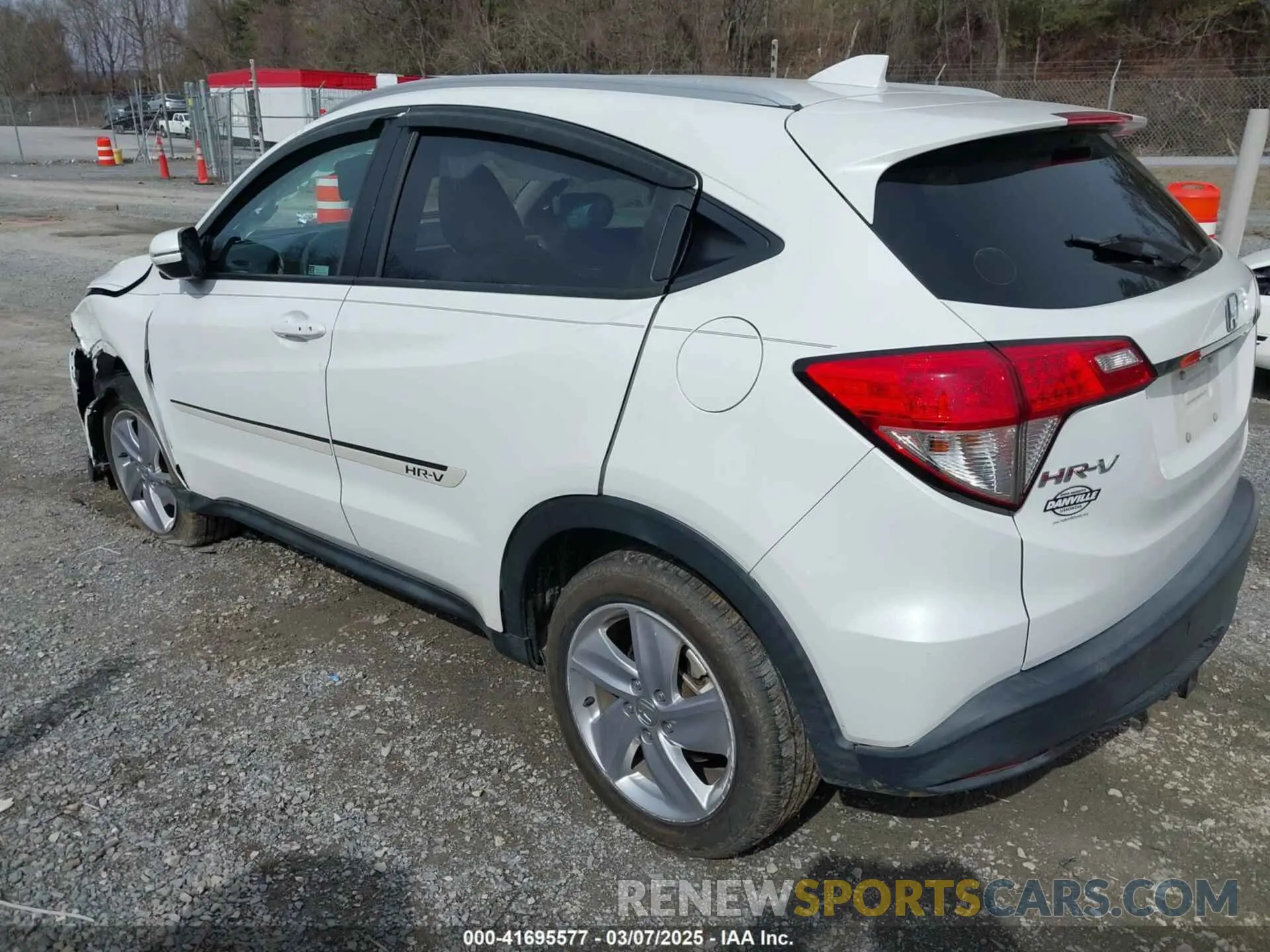 3 Photograph of a damaged car 3CZRU6H53LM708933 HONDA HR-V 2020