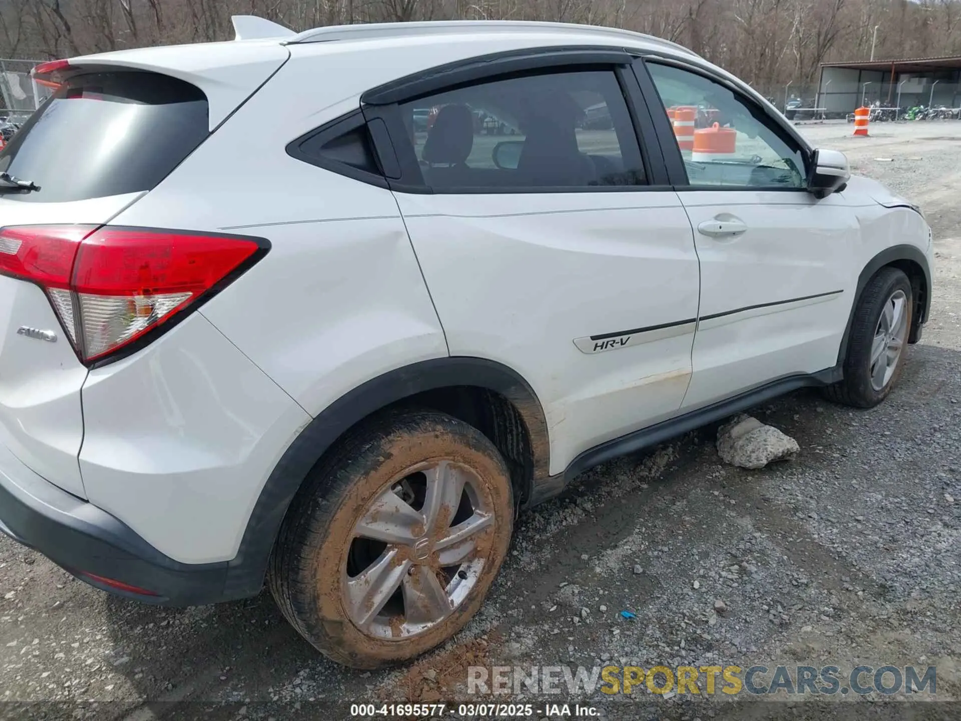 4 Photograph of a damaged car 3CZRU6H53LM708933 HONDA HR-V 2020