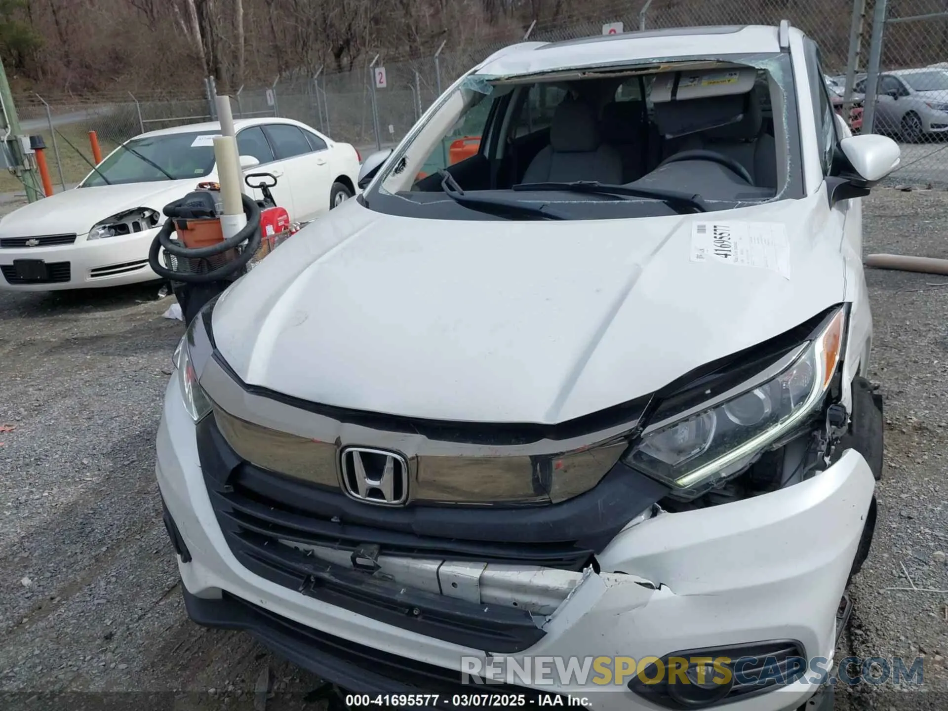 6 Photograph of a damaged car 3CZRU6H53LM708933 HONDA HR-V 2020