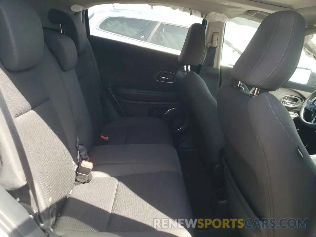 10 Photograph of a damaged car 3CZRU6H54LM712876 HONDA HR-V 2020