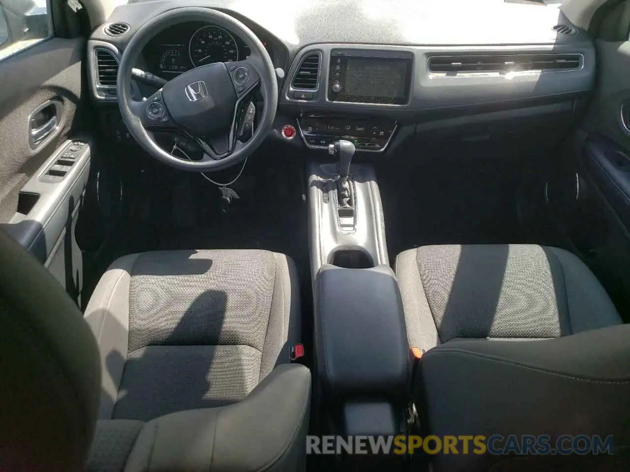 8 Photograph of a damaged car 3CZRU6H54LM712876 HONDA HR-V 2020