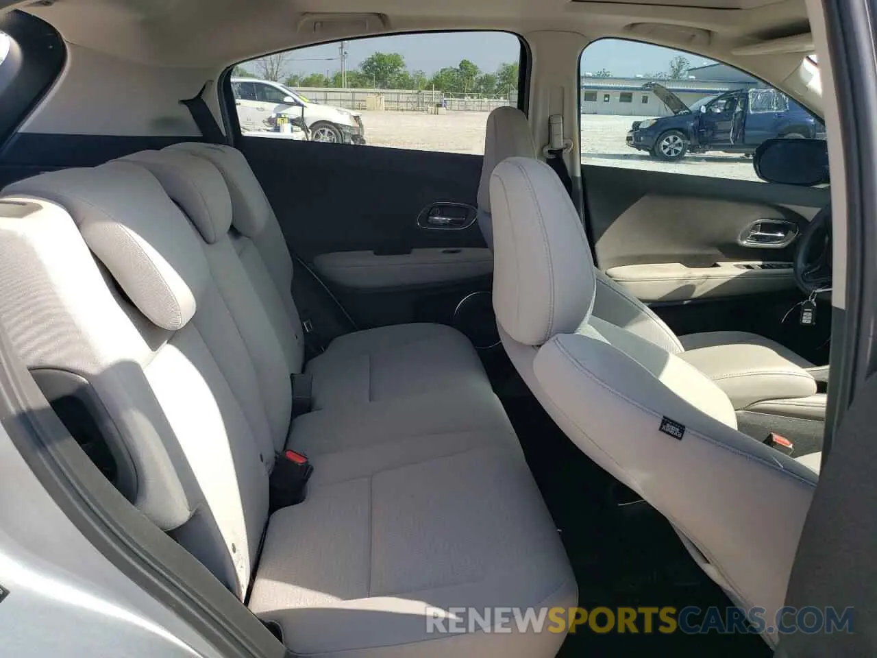 11 Photograph of a damaged car 3CZRU6H54LM720797 HONDA HR-V 2020