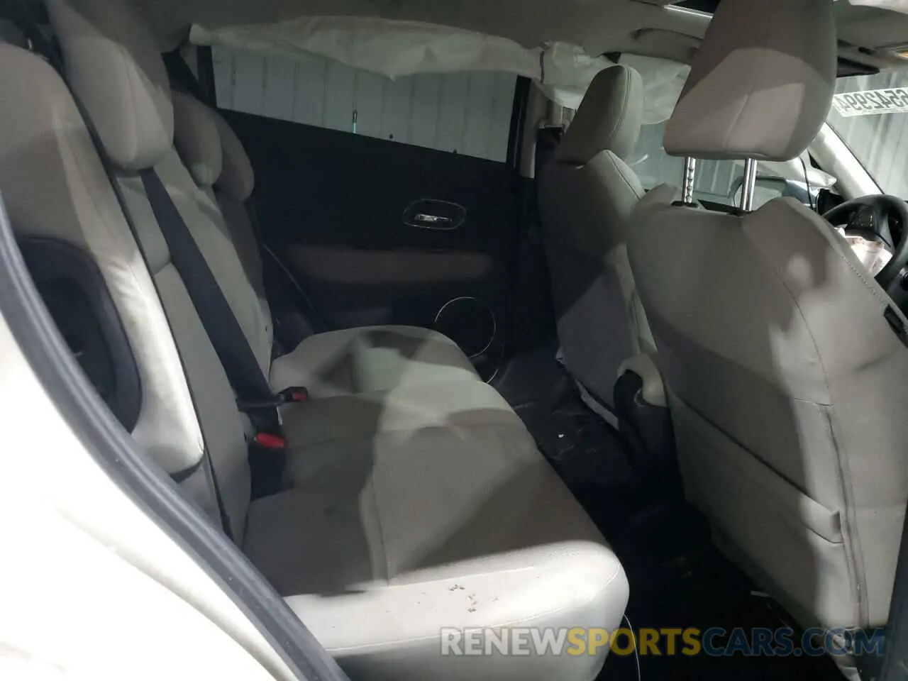11 Photograph of a damaged car 3CZRU6H56LM731865 HONDA HR-V 2020