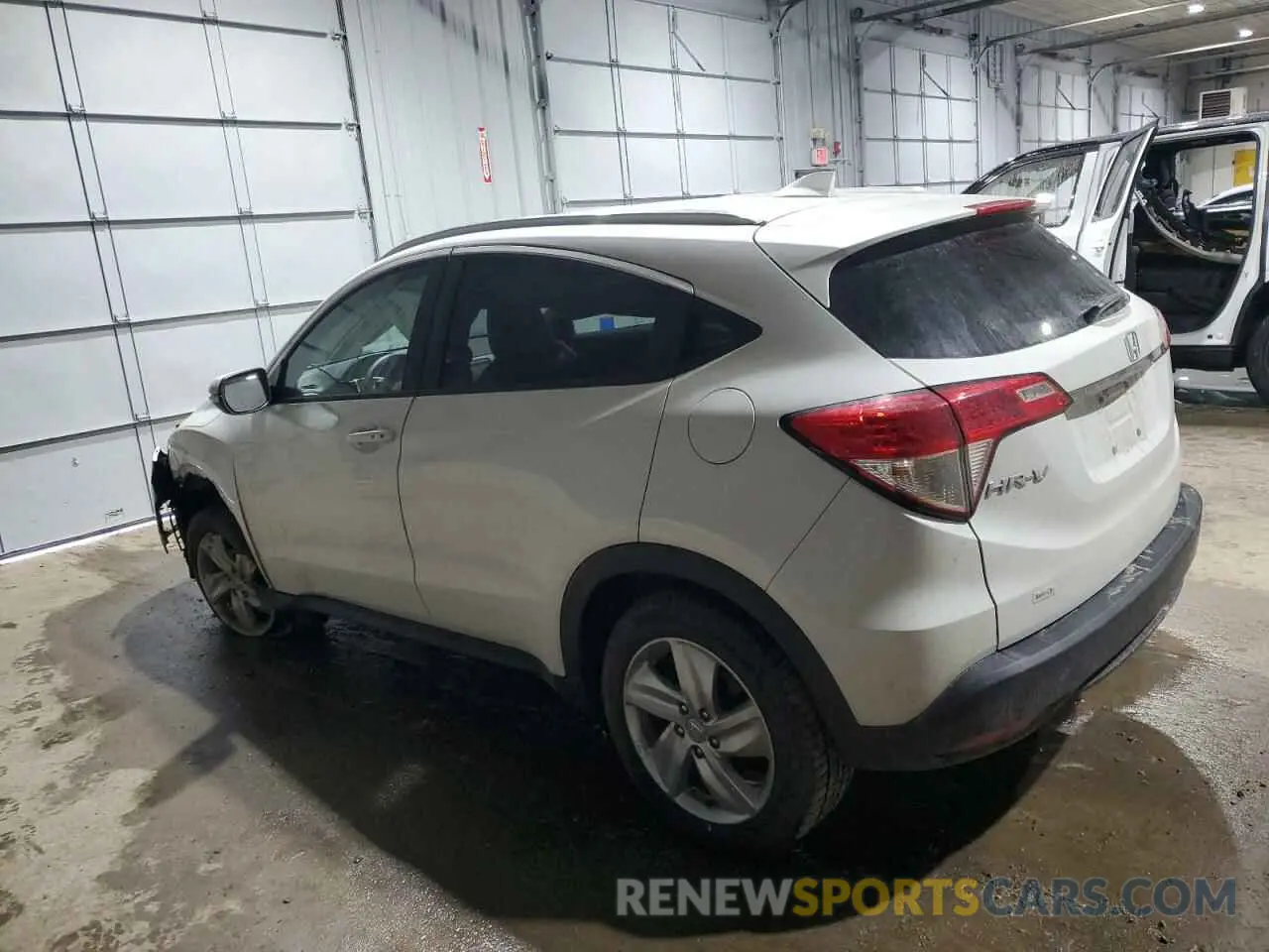 2 Photograph of a damaged car 3CZRU6H56LM731865 HONDA HR-V 2020