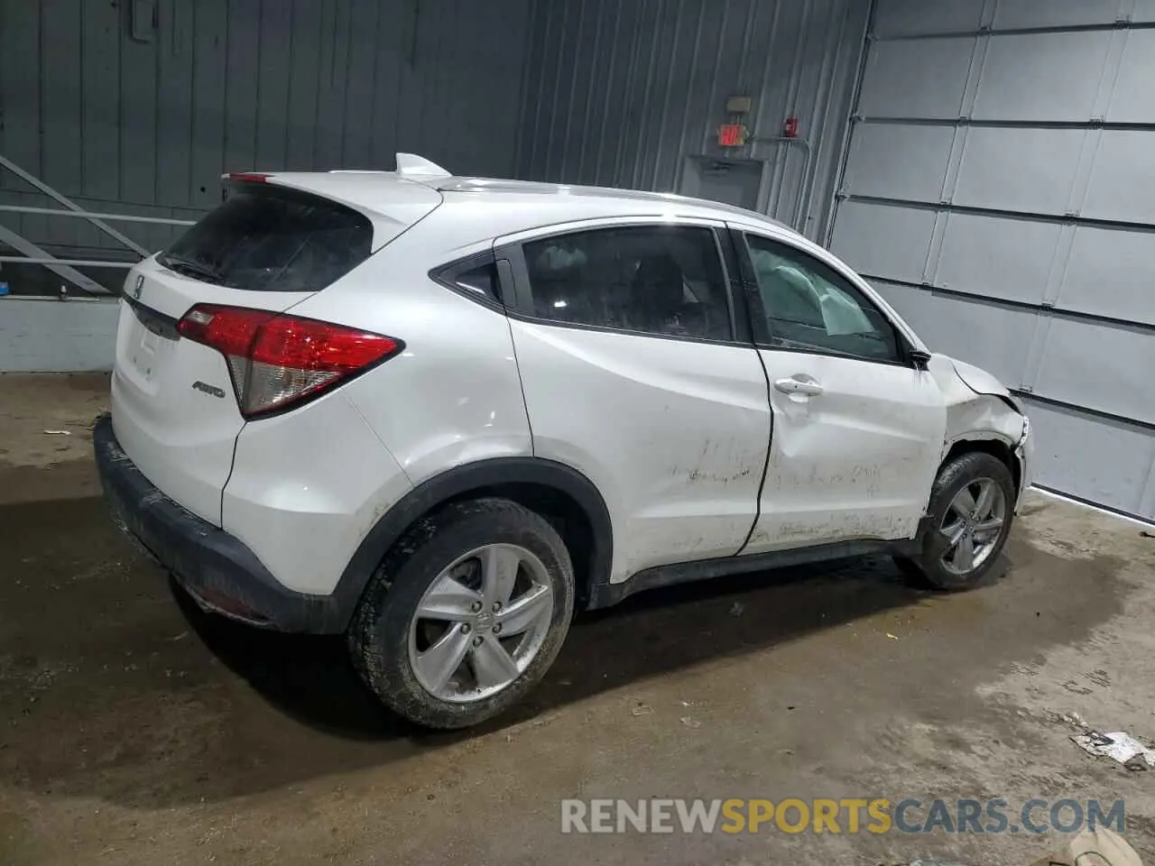 3 Photograph of a damaged car 3CZRU6H56LM731865 HONDA HR-V 2020